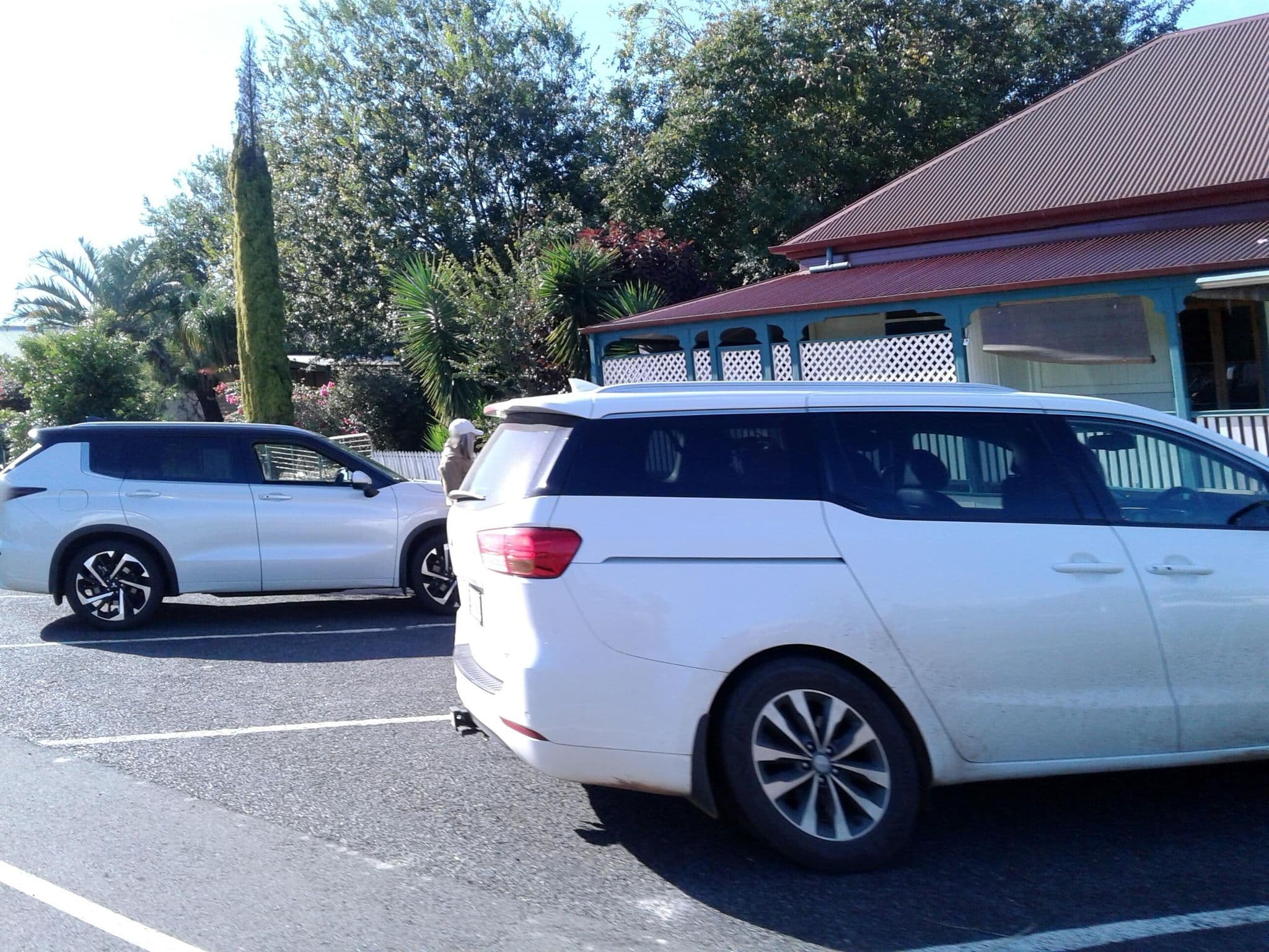 Street view near Kumbia Hotel, Kingaroy — © bob3bob3 (CC BY-SA · Mapillary)