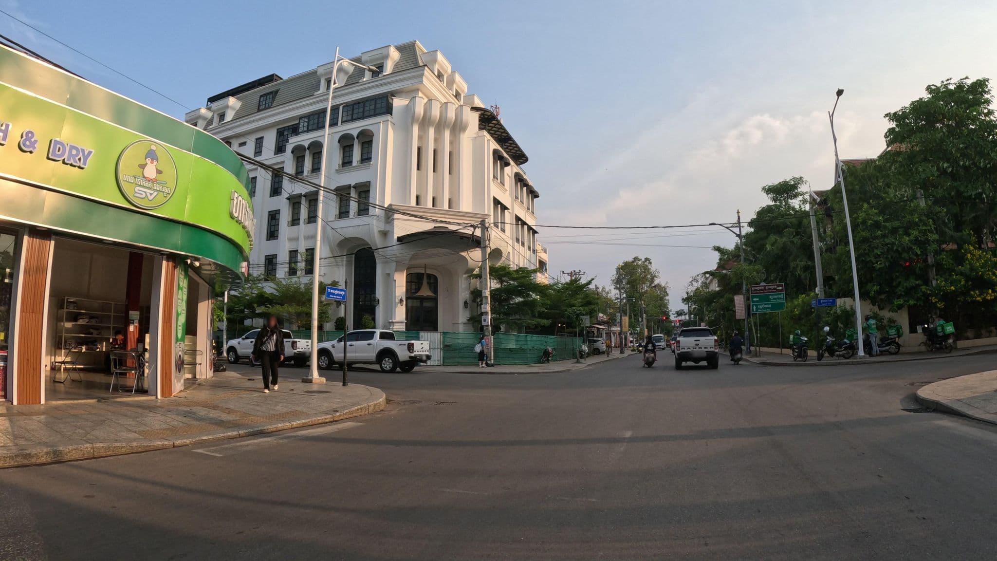 Street view near Angkor Village Hotel, Siem Reap