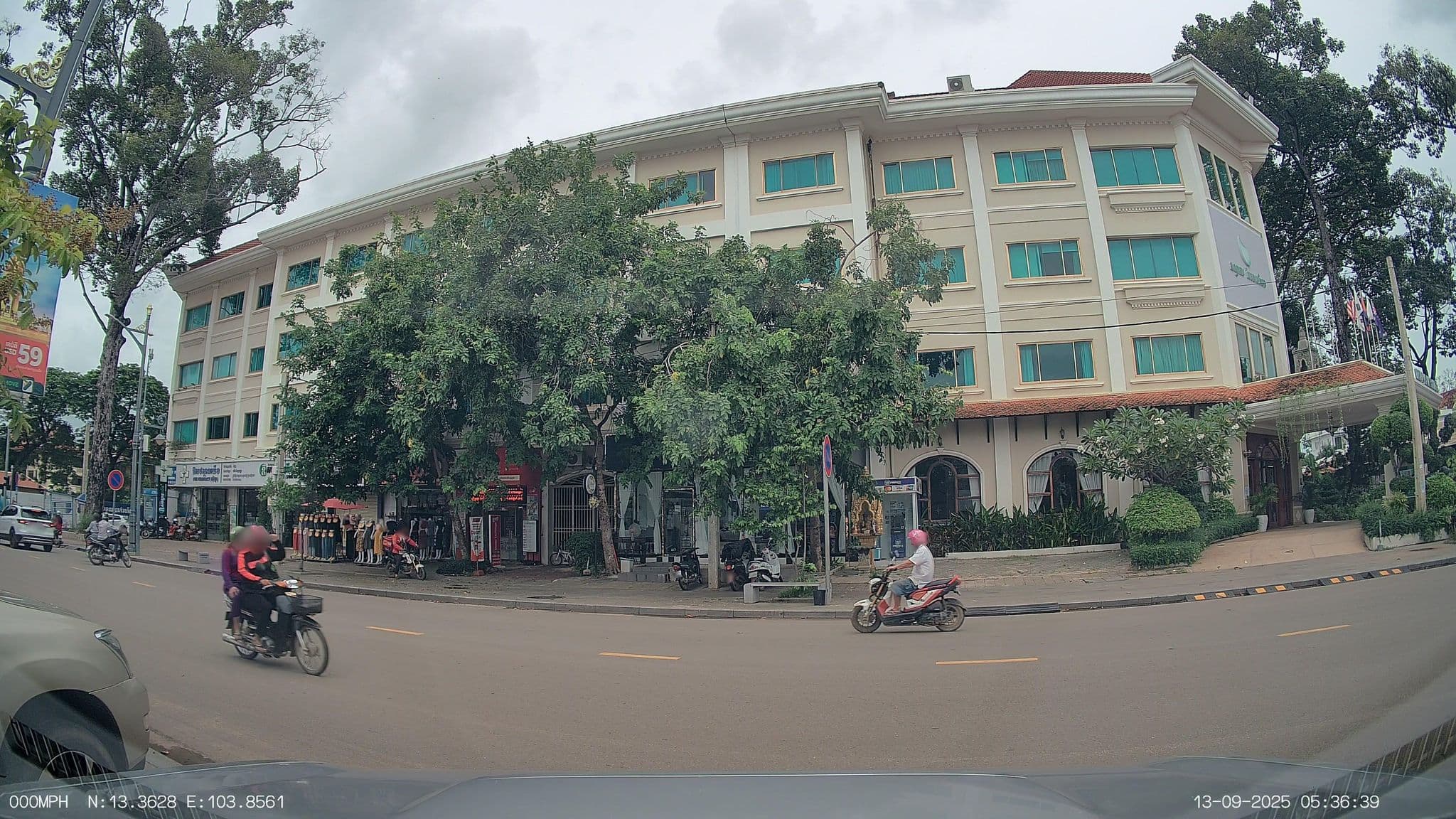 Street view near Paris Angkor, Siem Reap
