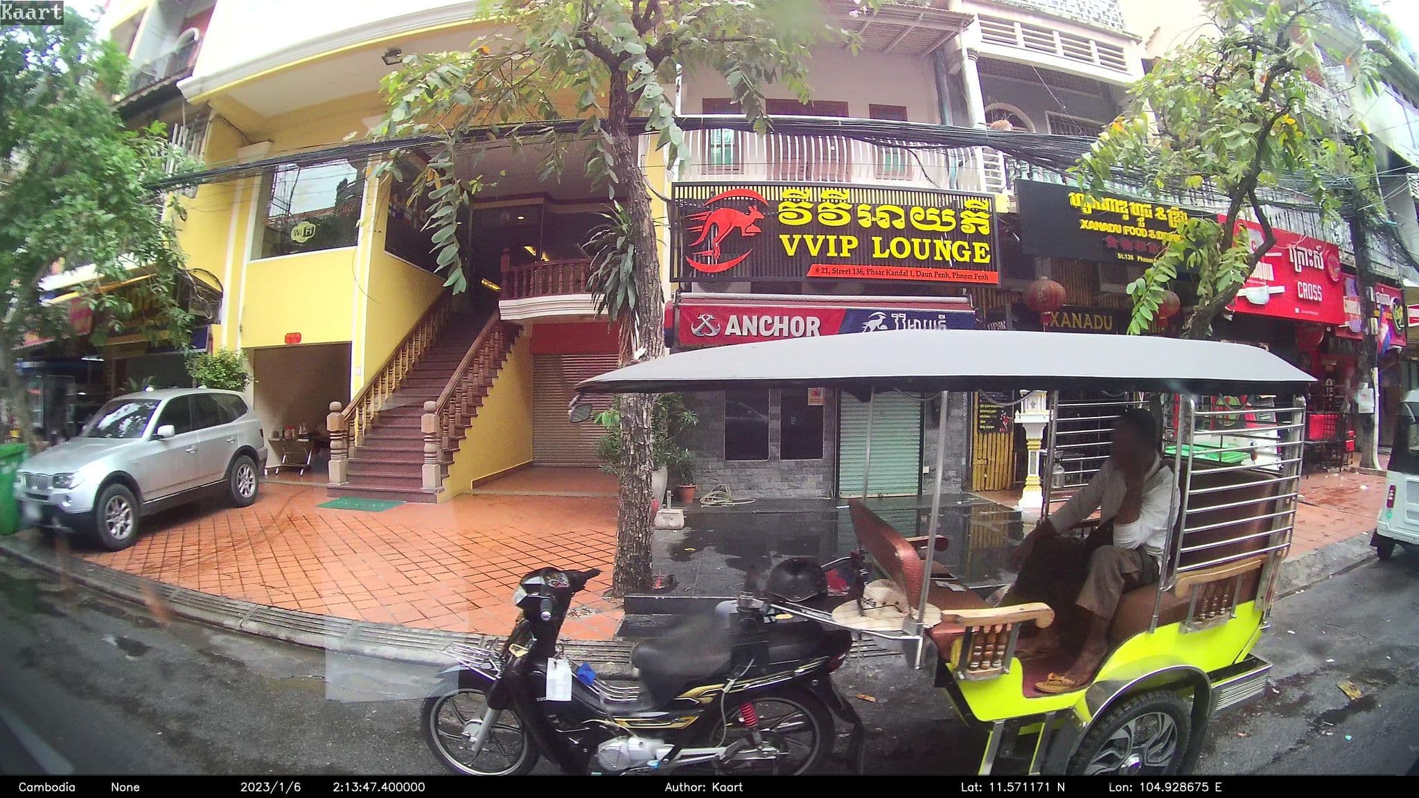 Street view near Golden House International, Phnom Penh