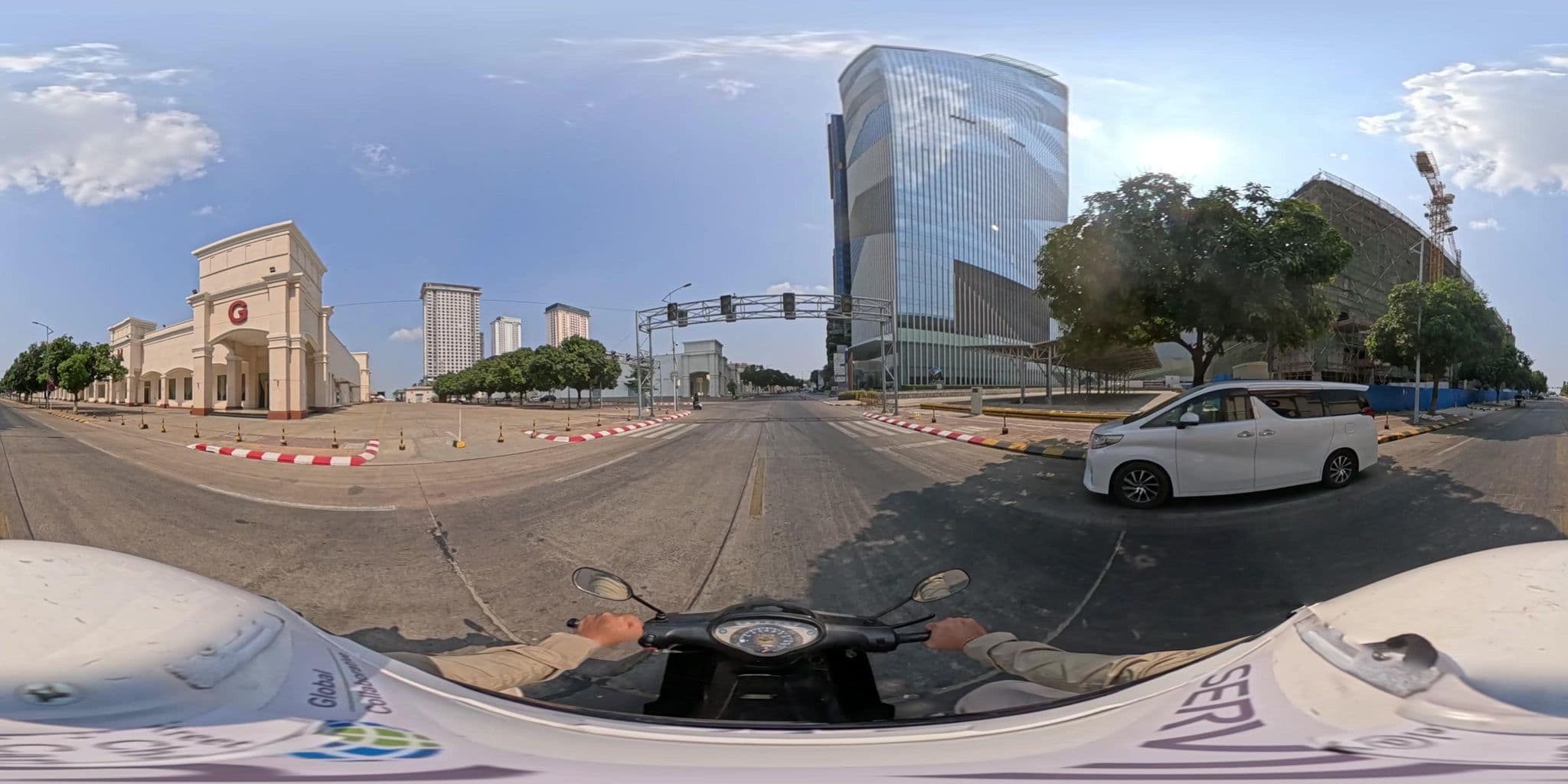 Street view near La Palm Serviced Apartment, Phnom Penh