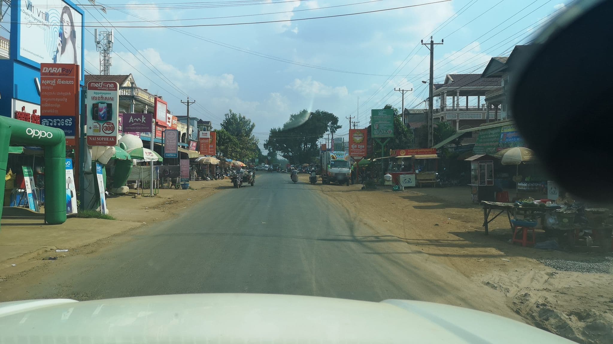 Street view near Chamkaleu Guest House, Lvea Leu — © vherbreteau (CC BY-SA · Mapillary)