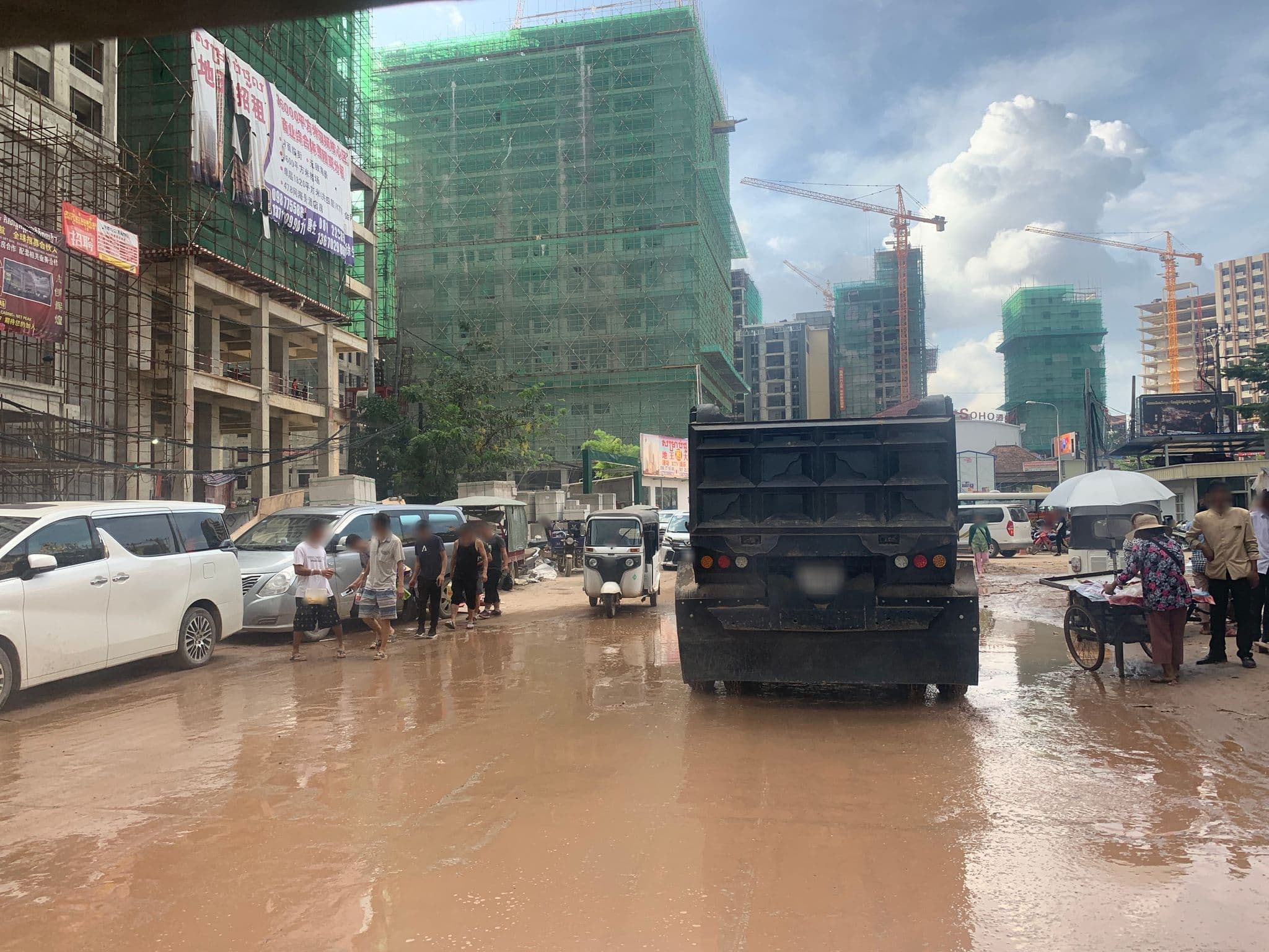 Street view near Miiya, Sihanoukville