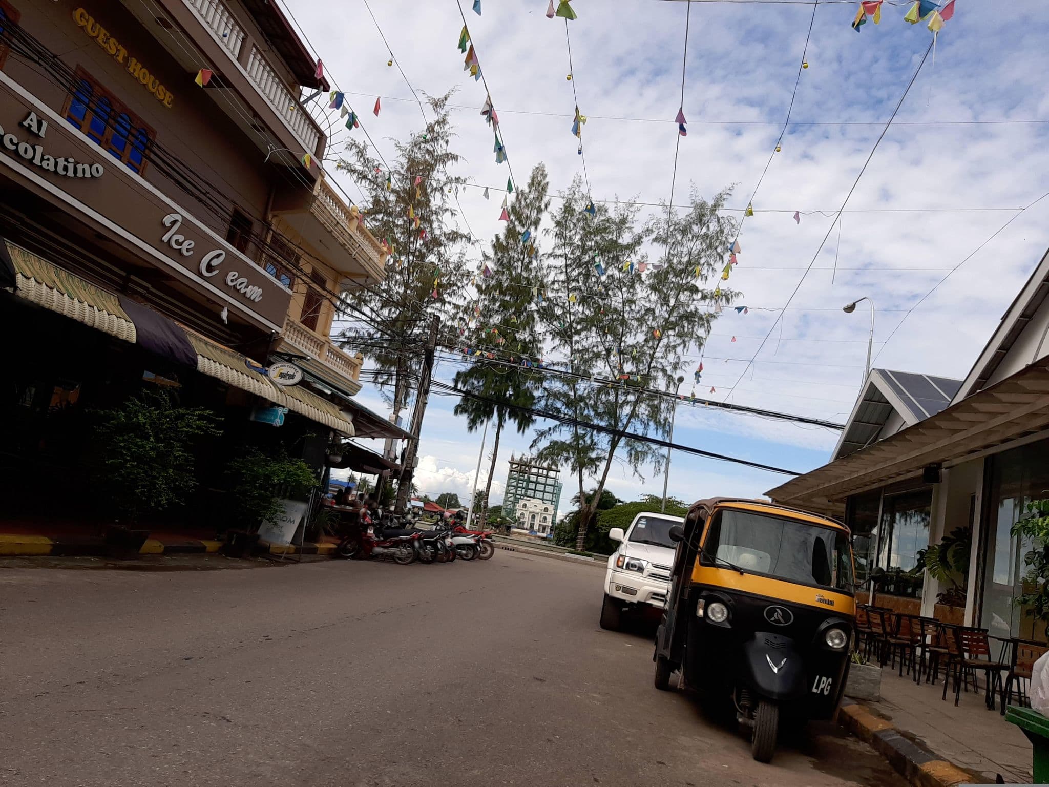 Street view near Pepe & The Viking, Kampot — © pir (CC BY-SA · Mapillary)