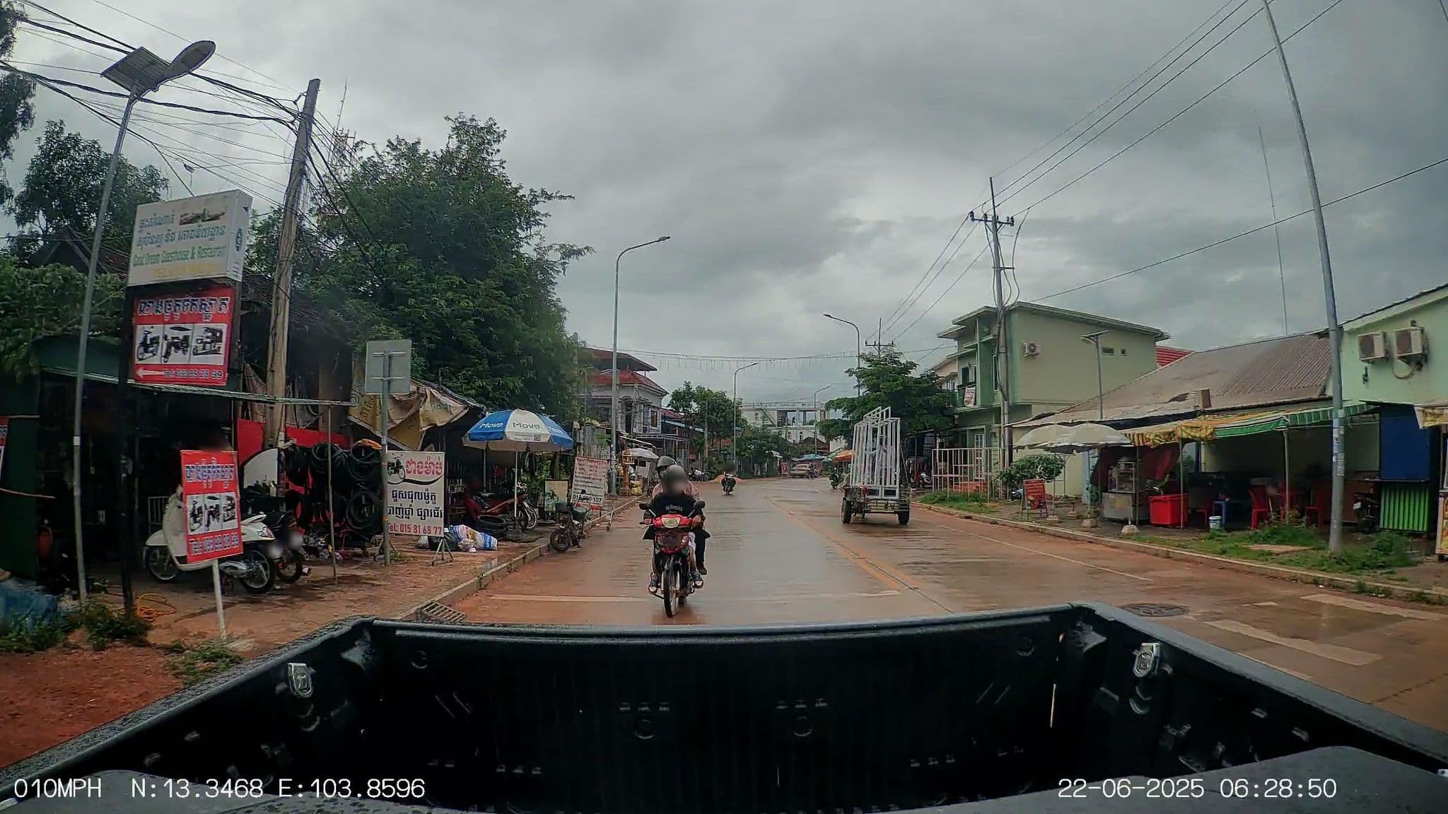 Street view near Good Dream Guesthouse & Restaurant, Siem Reap