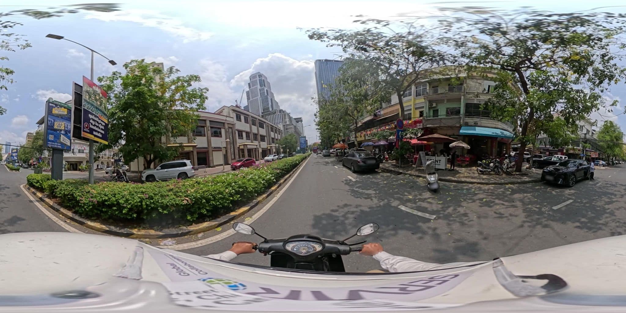 Street view near Le Grand Palais Boutique Hotel, Phnom Penh