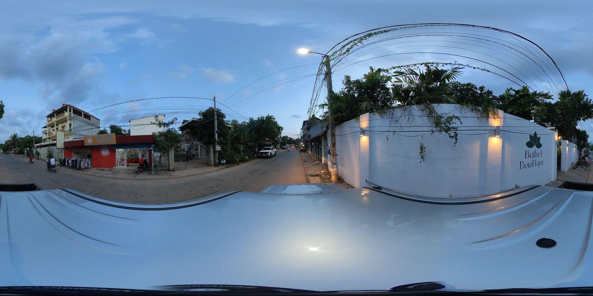 Street view near Babel Boutique, Siem Reap