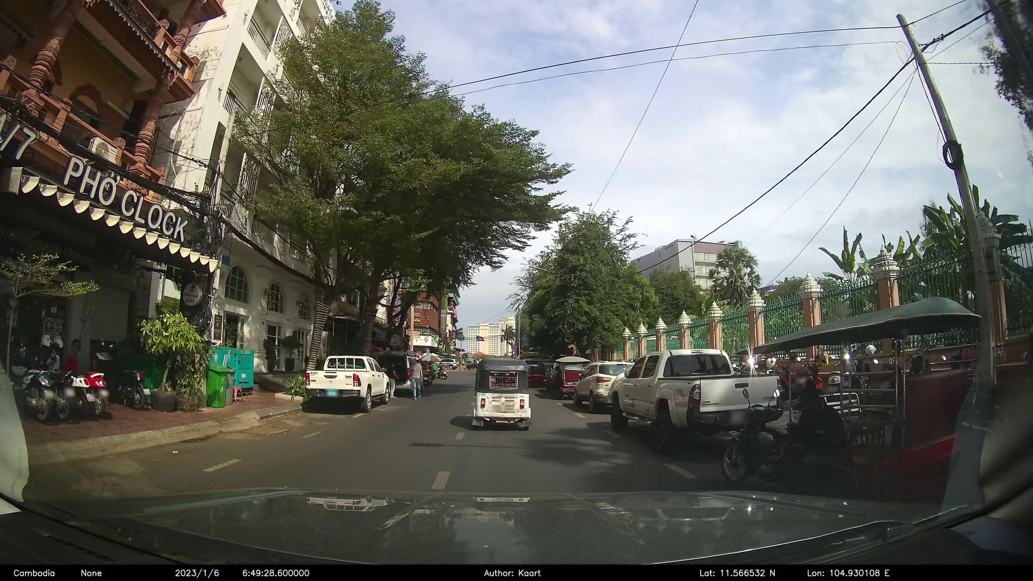 Street view near Nawin Guesthouse, Phnom Penh — © kaart_2 (CC BY-SA · Mapillary)