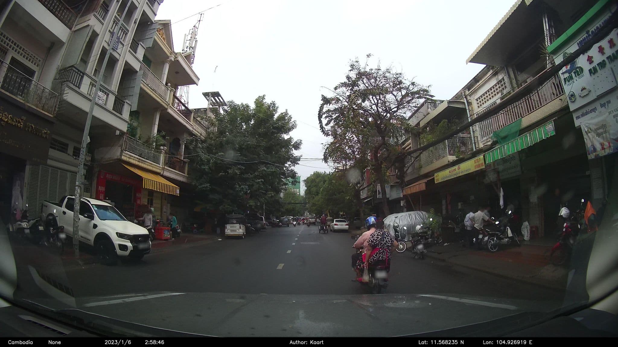 Street view near Bona Hotel, Phnom Penh — © kaart_2 (CC BY-SA · Mapillary)
