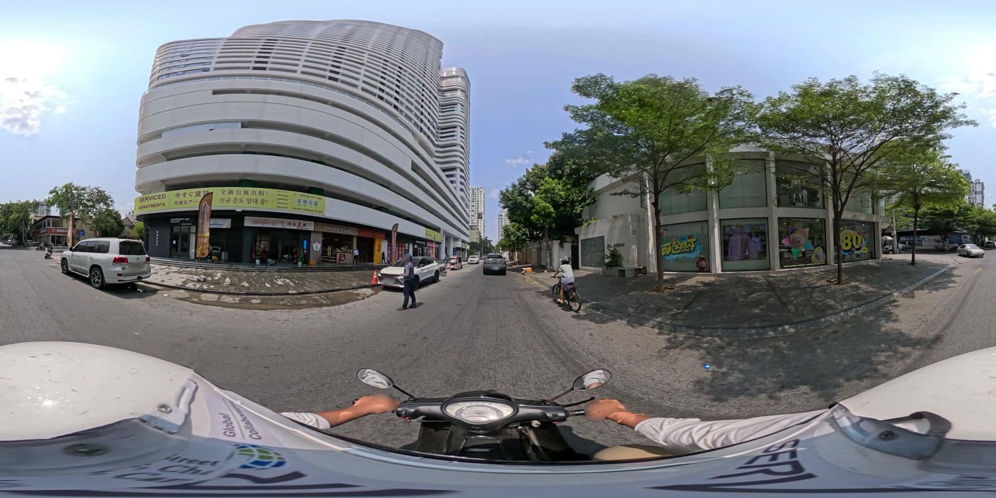 Street view near LE CONDÉ BKK1, Phnom Penh