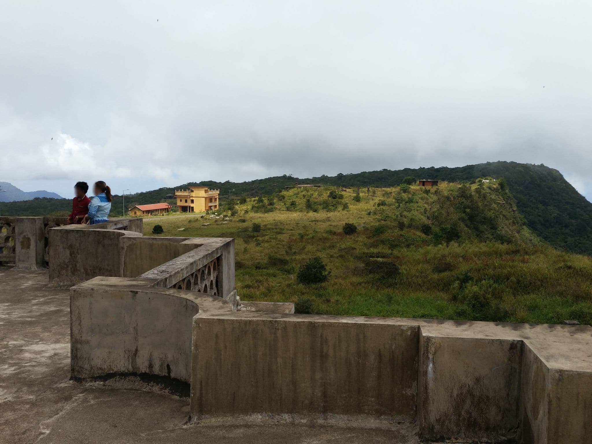 Street view near Le Bokor Palace, Andoung Khmaer — © shlublu (CC BY-SA · Mapillary)
