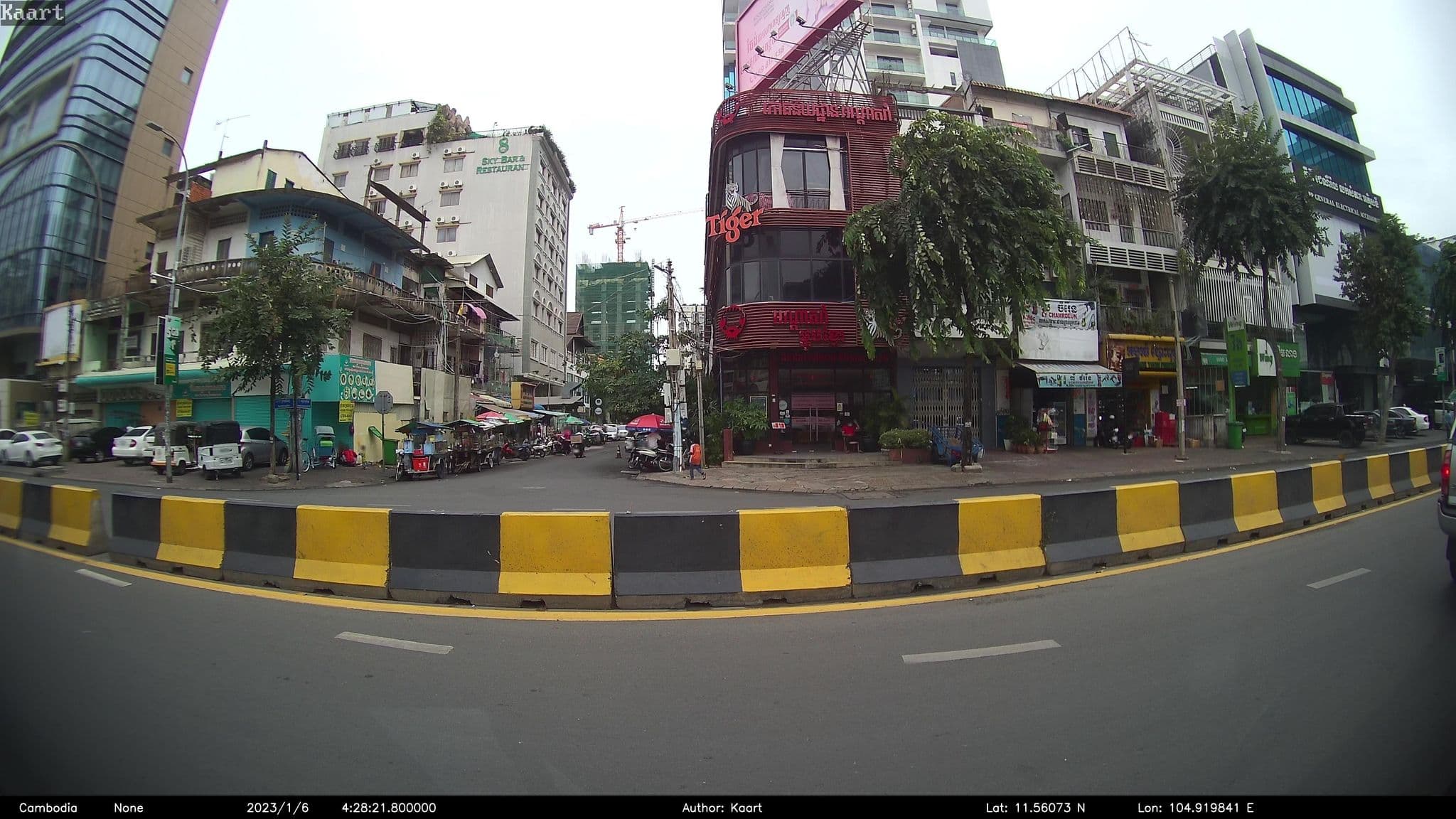 Street view near Penh Chet Hotel & Restaurant, Phnom Penh