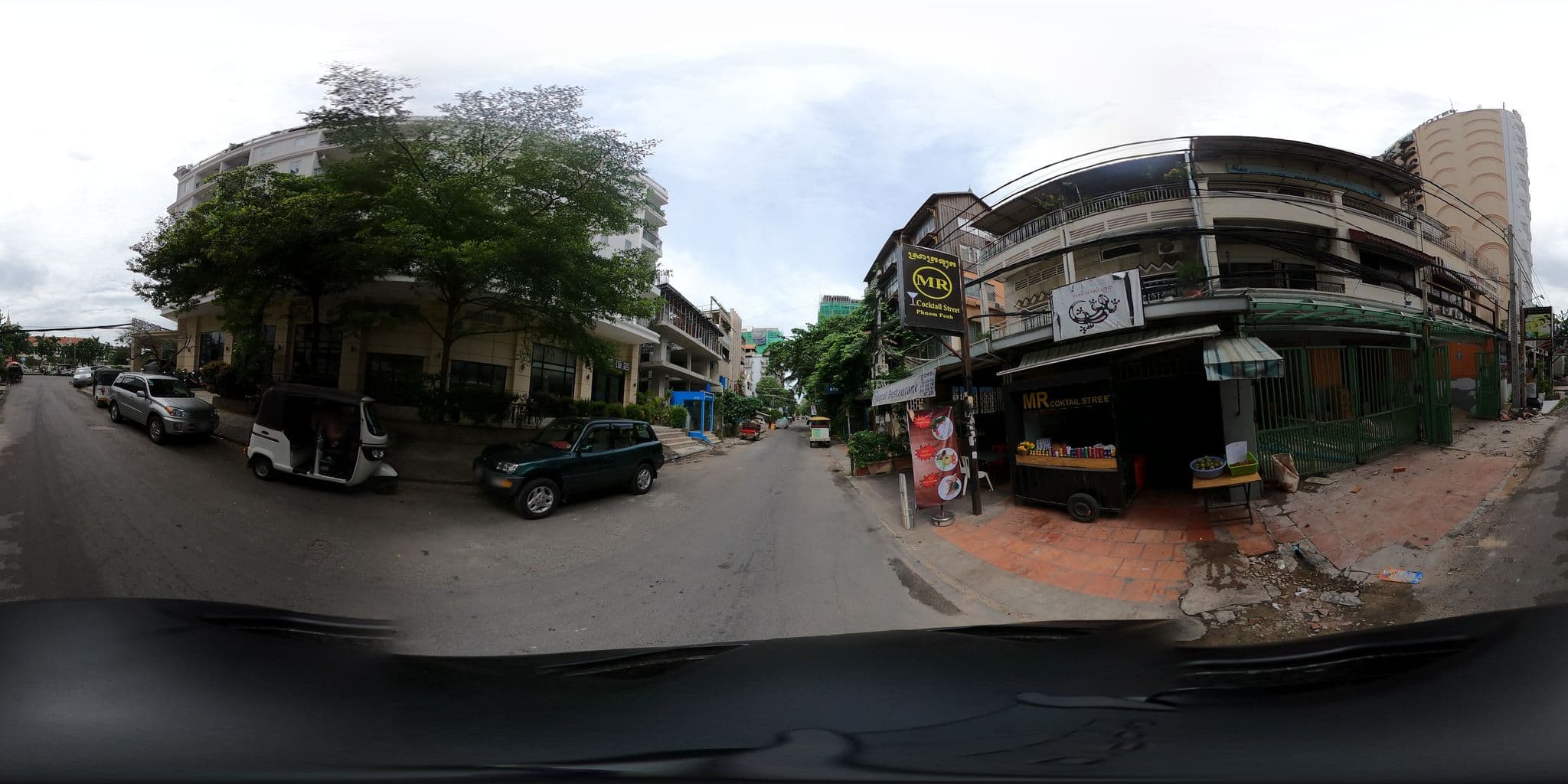 Street view near Jing Duda Jui Dian, Phnom Penh