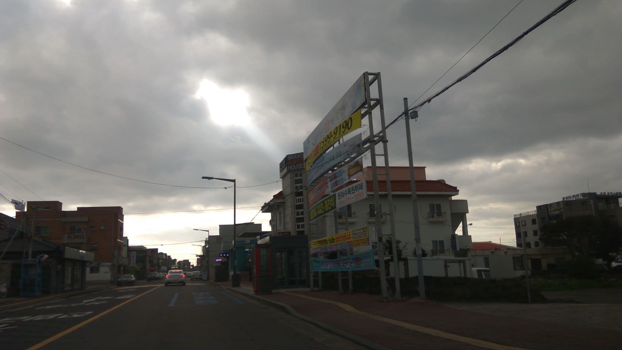 Street view near 성문모텔 (Seongmun Motel), Ponggae-dong — © eneerhut (CC BY-SA · Mapillary)