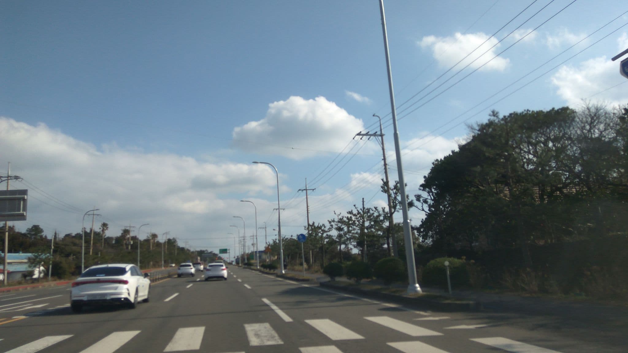 Street view near 펜사콜라펜션 (Pensakolla Pansion), Seogwipo — © eneerhut (CC BY-SA · Mapillary)