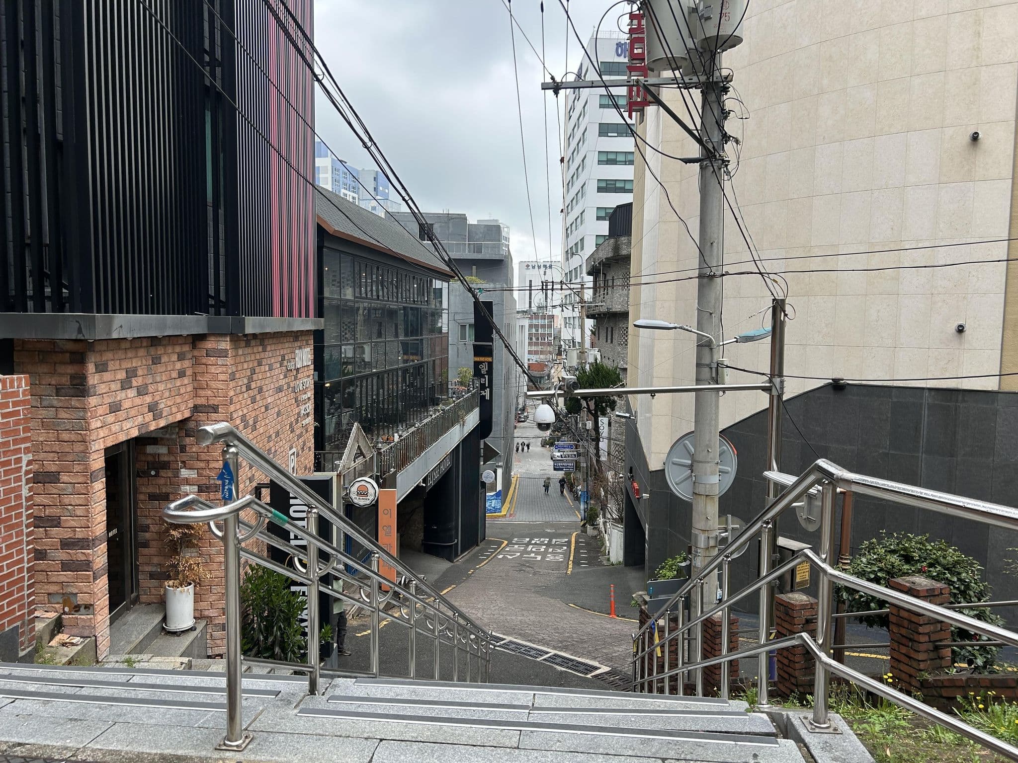Street view near Elysee Hotel, Busan — © ruslan_fat (CC BY-SA · Mapillary)