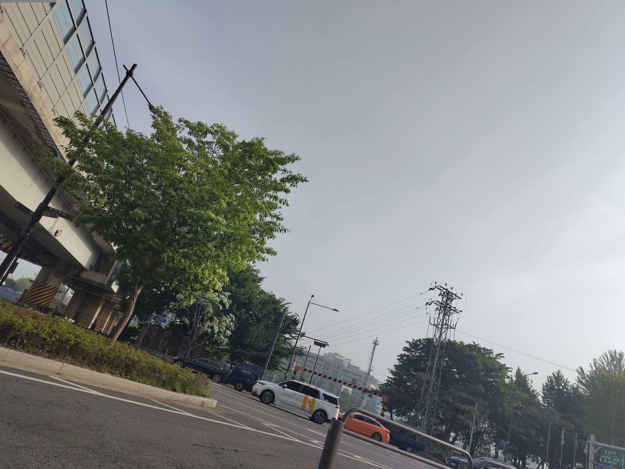 Street view near 서울숲ITCASTLE, Yongsan-dong — © West9876 (CC BY-SA · Mapillary)