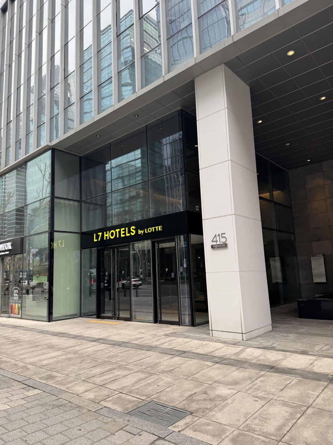 Street view near L7 강남, Yongsan-dong — © tanawat (CC BY-SA · Mapillary)