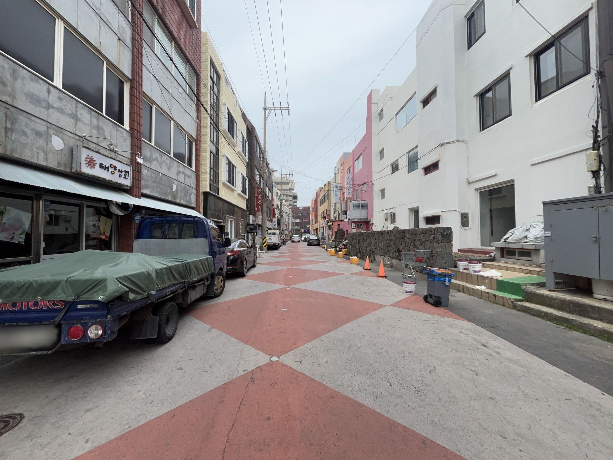 Street view near Babe Pig mansion, Jeju City — © Hyoeun (CC BY-SA · Mapillary)