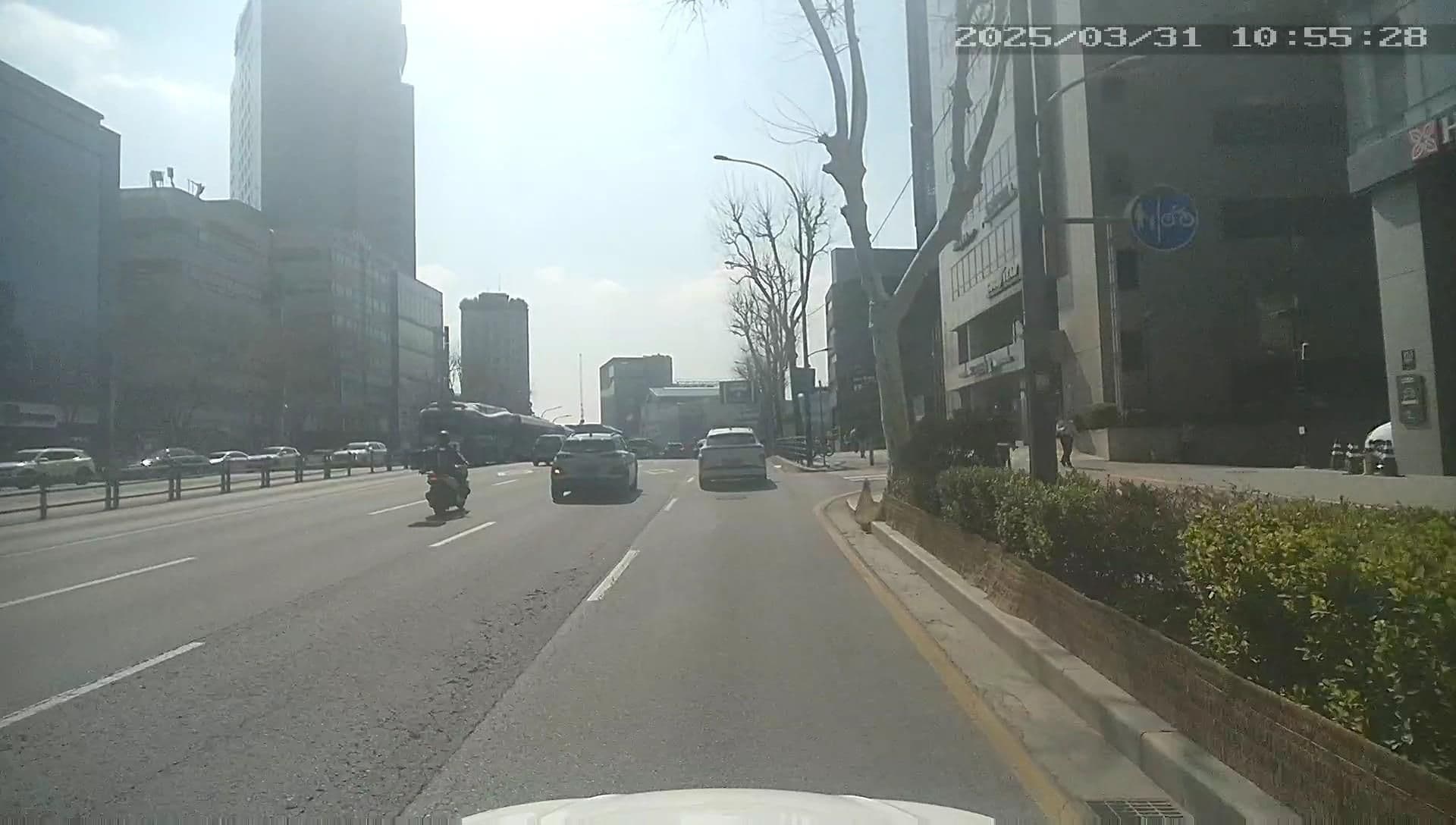 Street view near Hilton Garden Inn Seoul Gangnam, Yongsan-dong — © motov (CC BY-SA · Mapillary)
