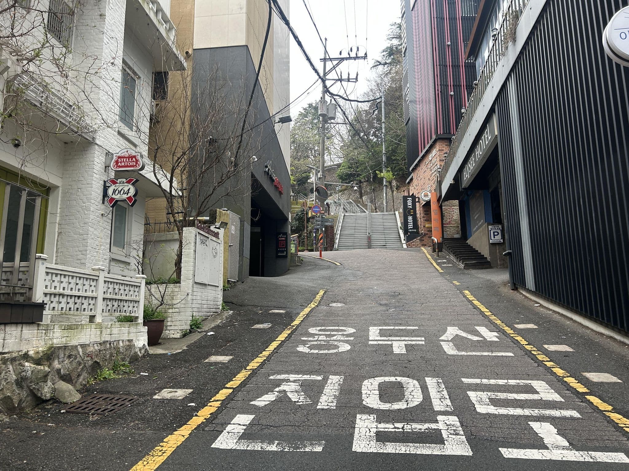 Street view near So Yu Hotel, Busan — © ruslan_fat (CC BY-SA · Mapillary)