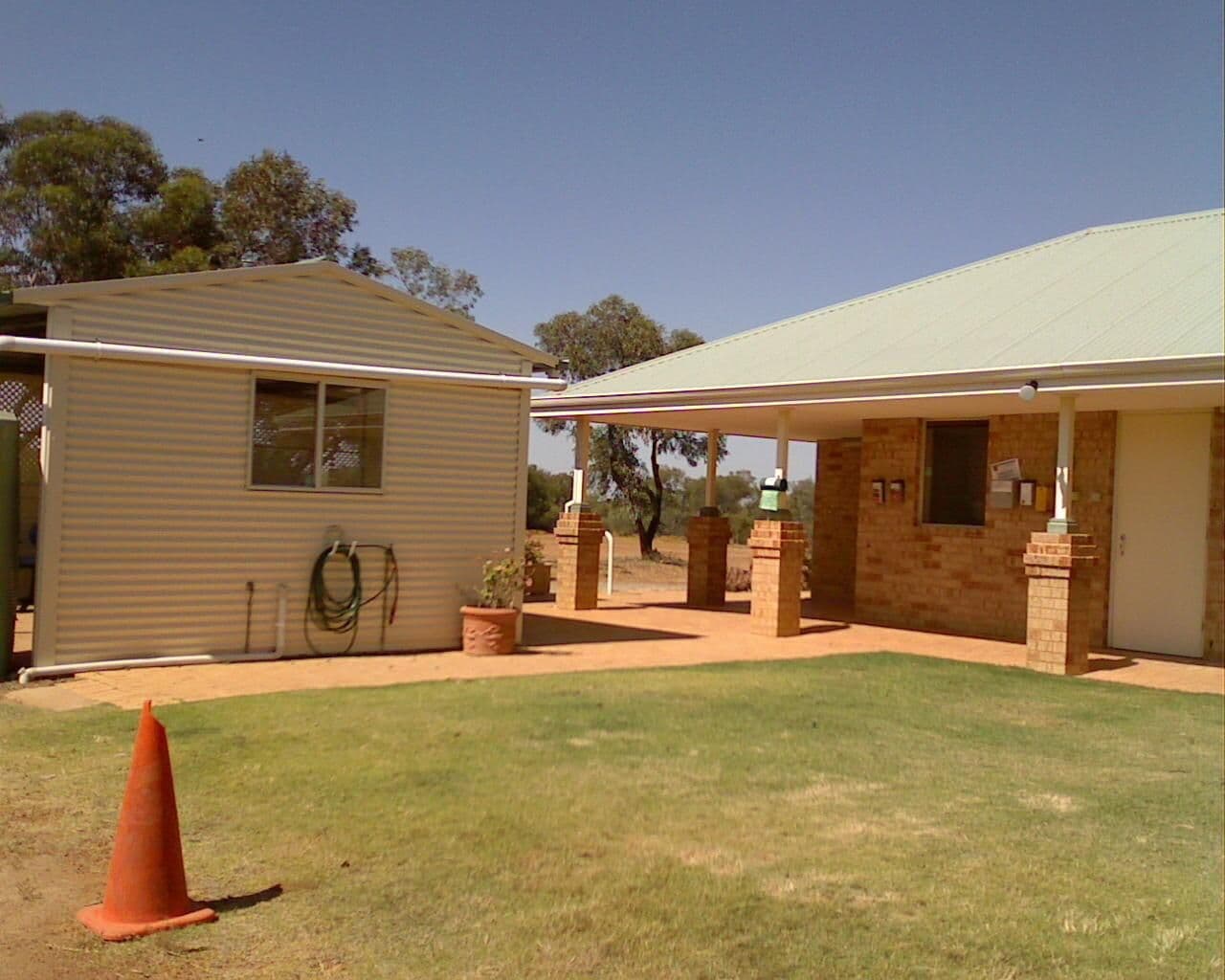 Street view near Beacon Caravan Park, Merredin — © bob3bob3 (CC BY-SA · Mapillary)