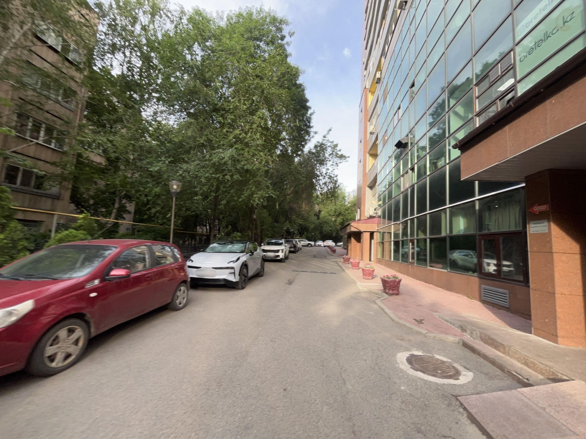 Street view near Good Inn, Almaty — © ruslan_fat (CC BY-SA · Mapillary)