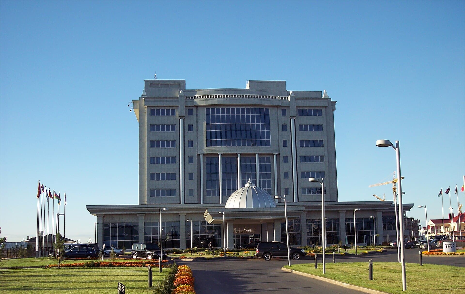 Rixos President Astana (via Wikimedia Commons, CC BY-SA 3.0)