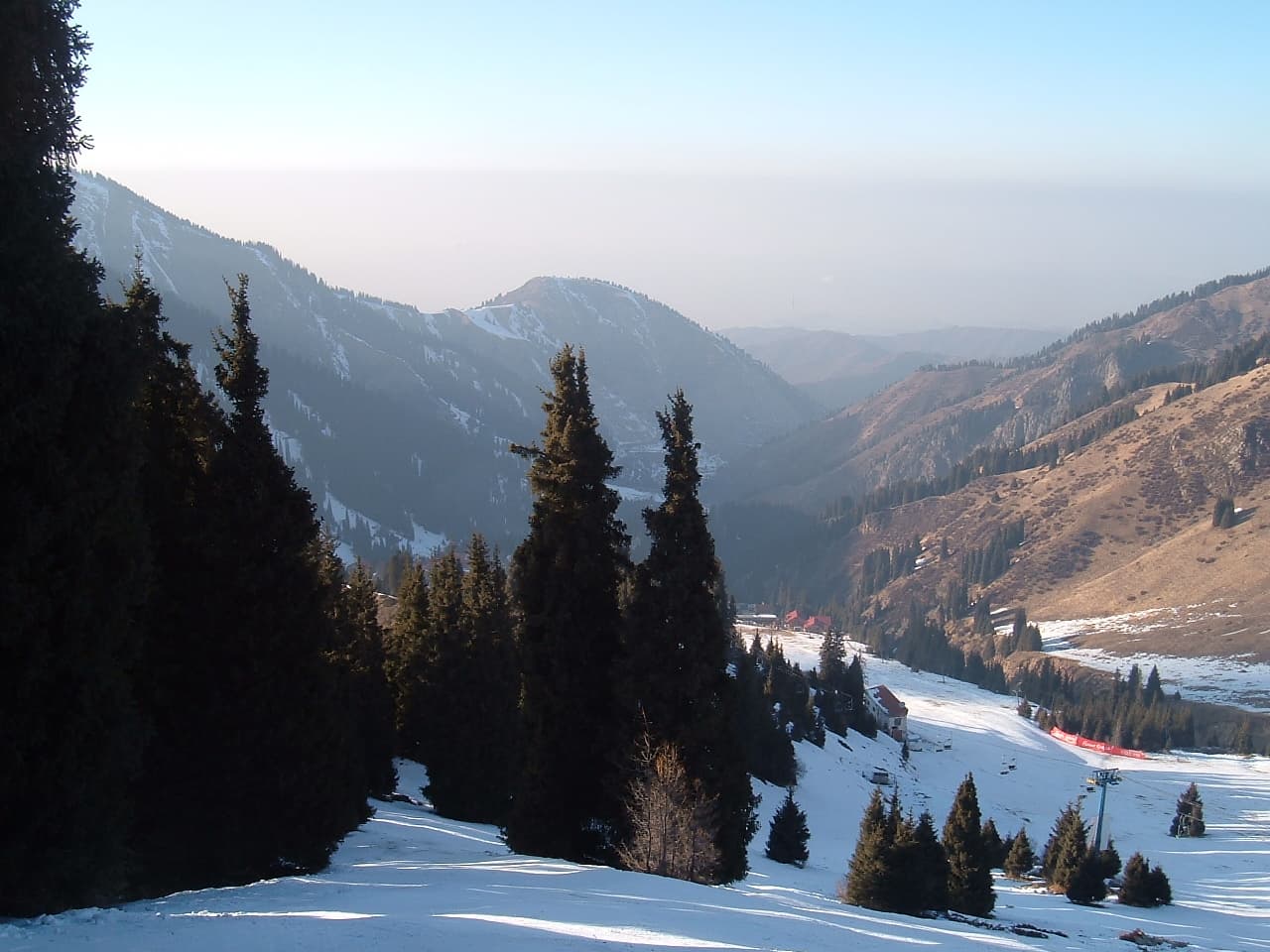 Shymbulak Resort Hotel (via Wikimedia Commons, Public domain)