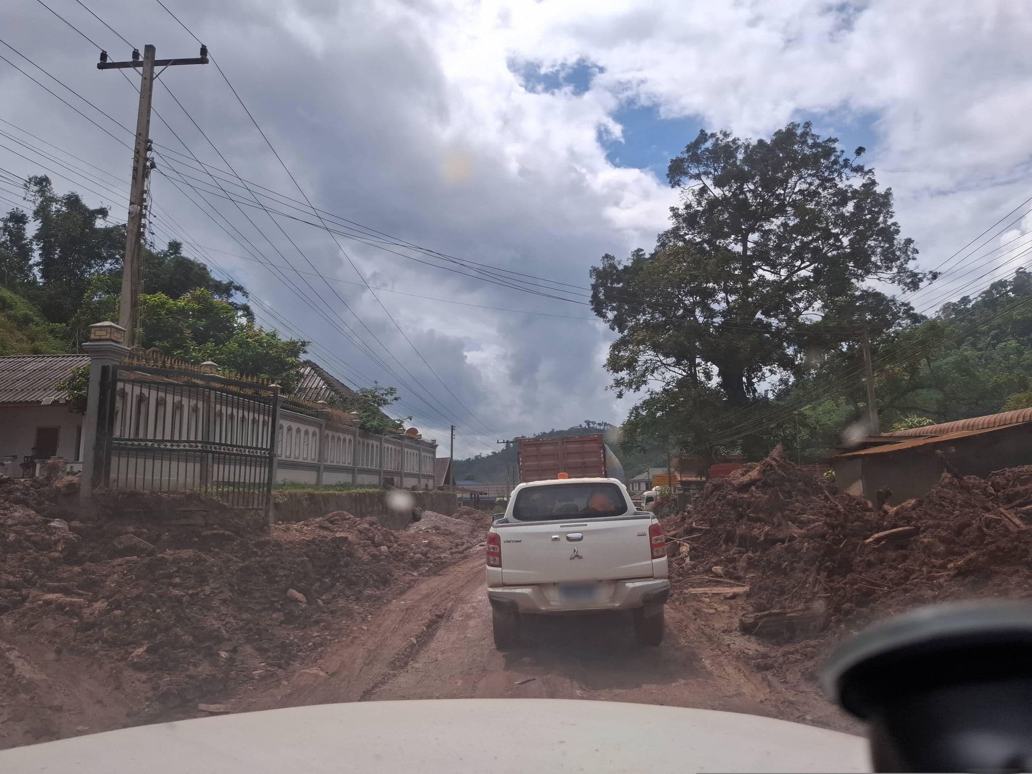 Street view near Nam Nueng Guest House, Ban Botèn — © phouthone (CC BY-SA · Mapillary)