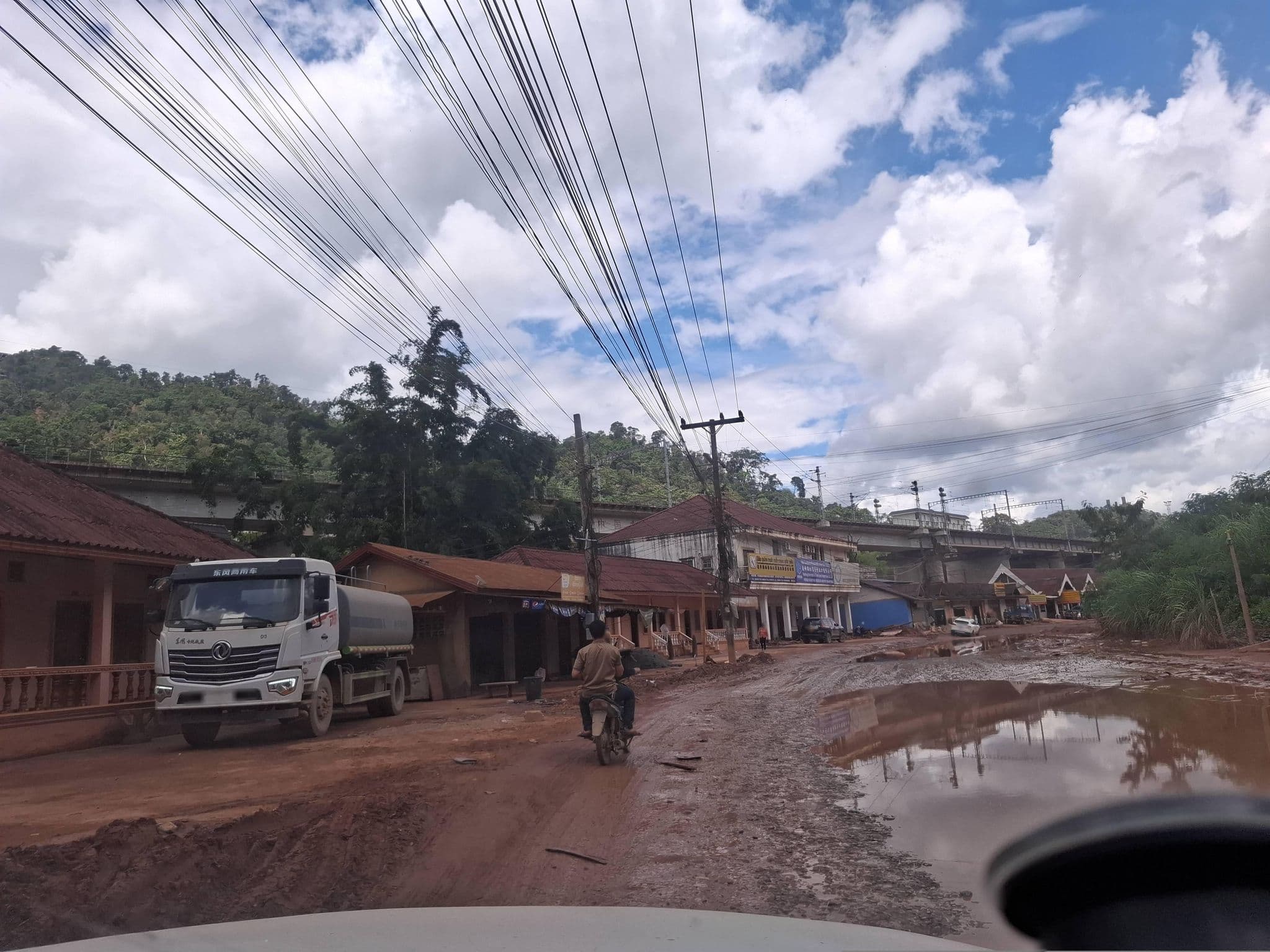 Street view near Yom Guesthouse, Ban Botèn — © phouthone (CC BY-SA · Mapillary)