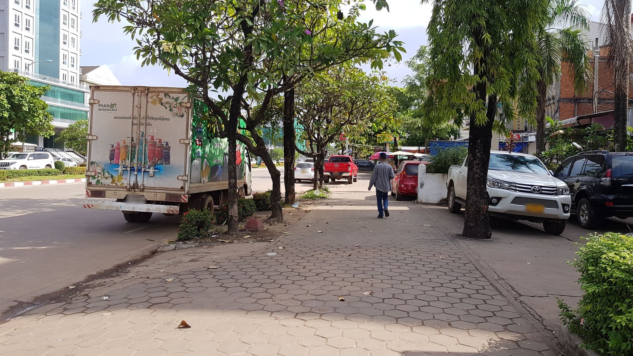 Street view near Khamkhoun Hotel, Vientiane