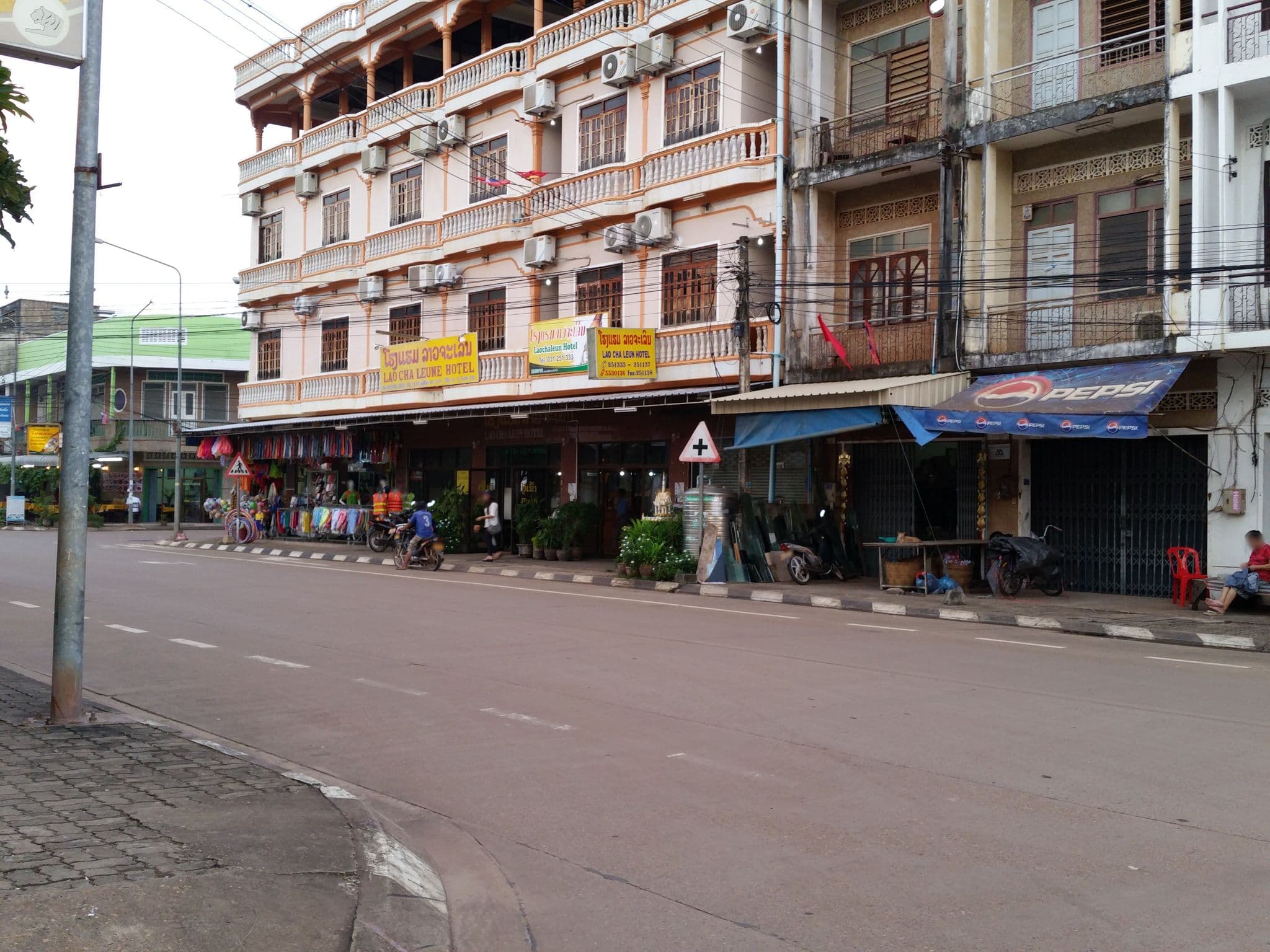 Street view near Sala Champa, Pakse — © shlublu (CC BY-SA · Mapillary)