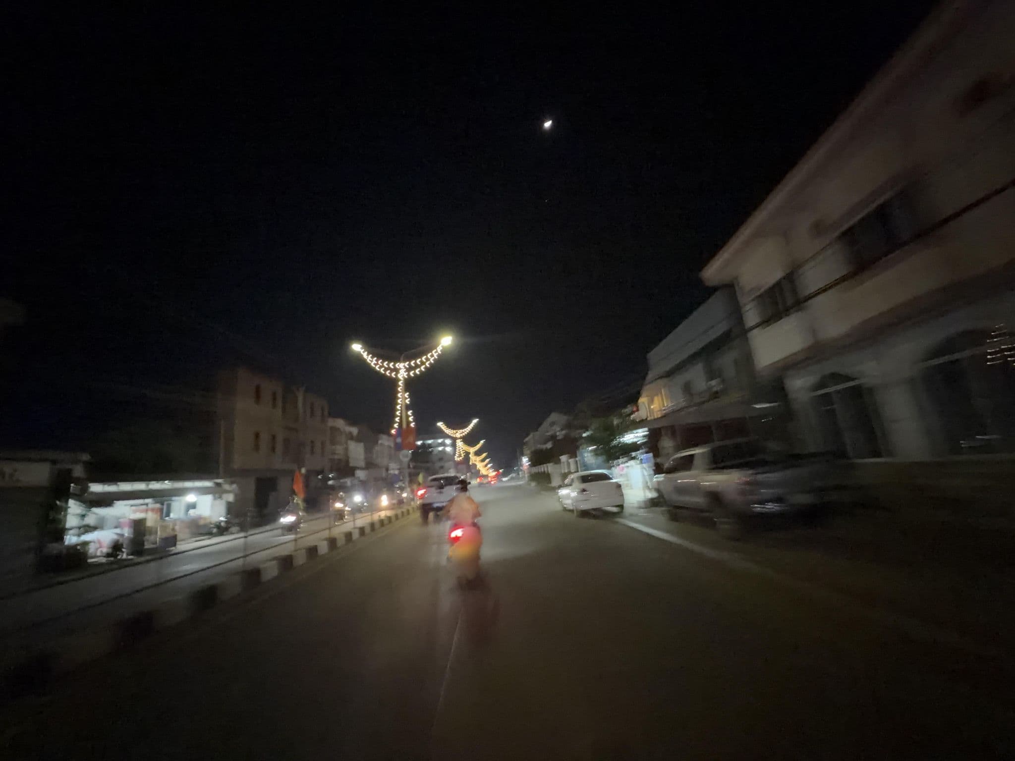 Street view near Dok Noi G.H, Pakse — © Wildbrainlaos (CC BY-SA · Mapillary)