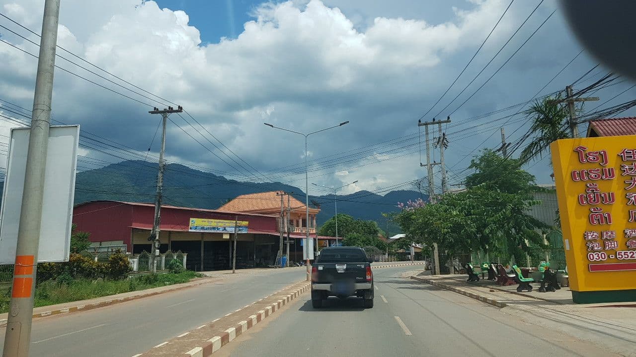 Street view near Oudomkham Hotel, Muang Xay — © mimivte (CC BY-SA · Mapillary)