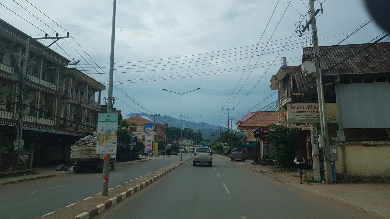 Street view near Sirhnphone Hotel, Muang Xay — © mimivte (CC BY-SA · Mapillary)