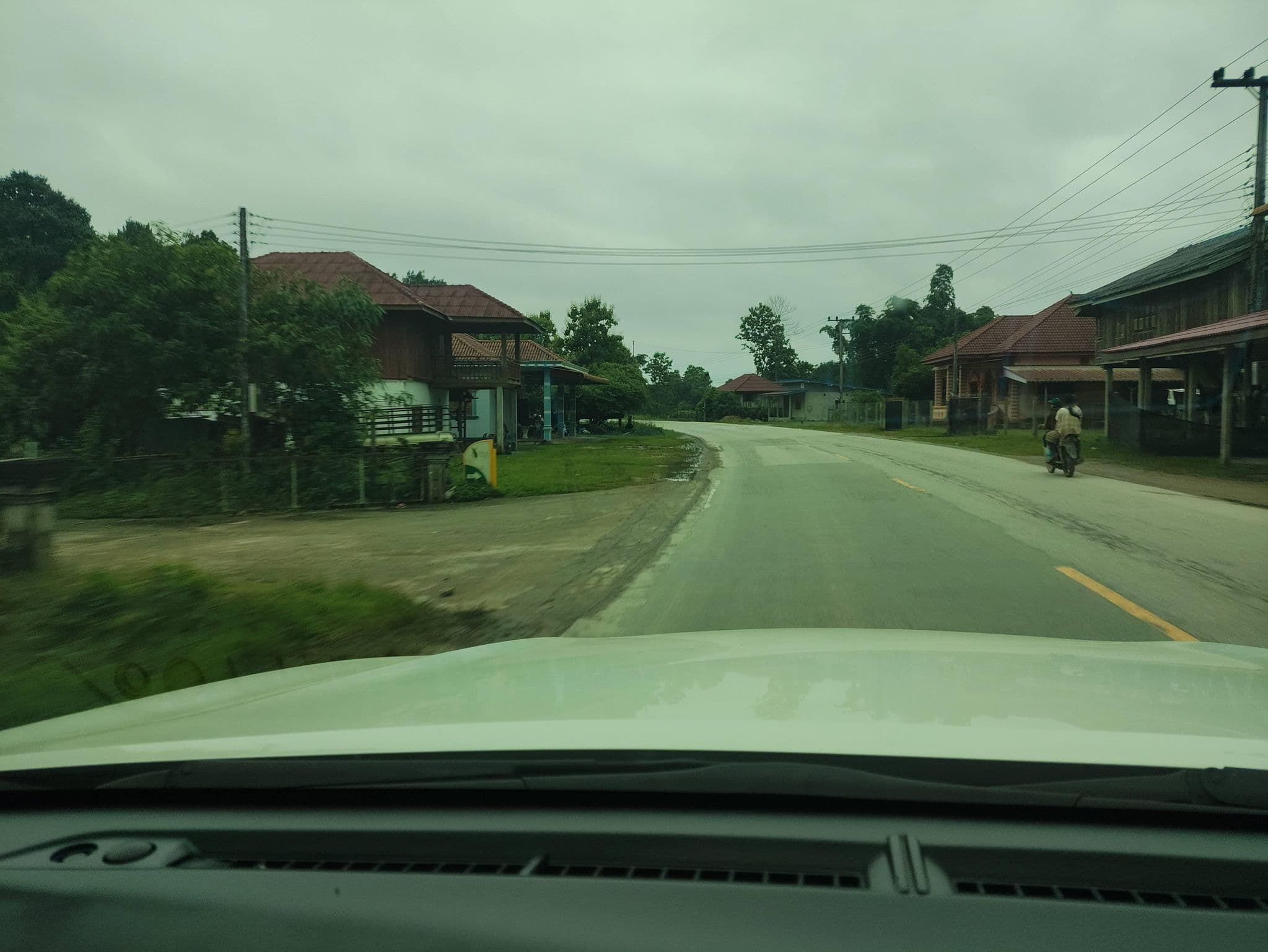 Street view near Mr I Daeng's Guesthouse, Ban Houakhoua — © wattanism (CC BY-SA · Mapillary)