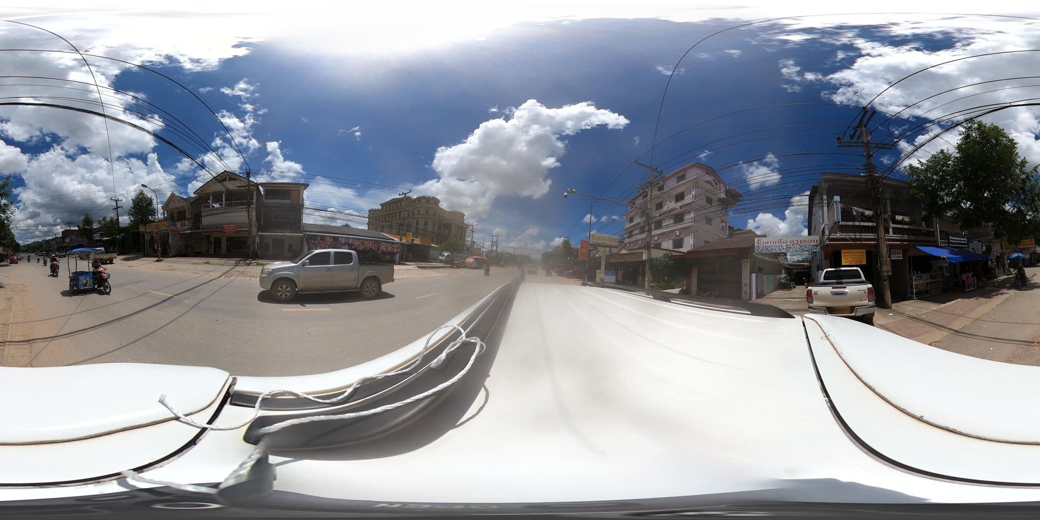 Street view near Koukham Guest House, Muang Phônsavan — © yuki_charo (CC BY-SA · Mapillary)