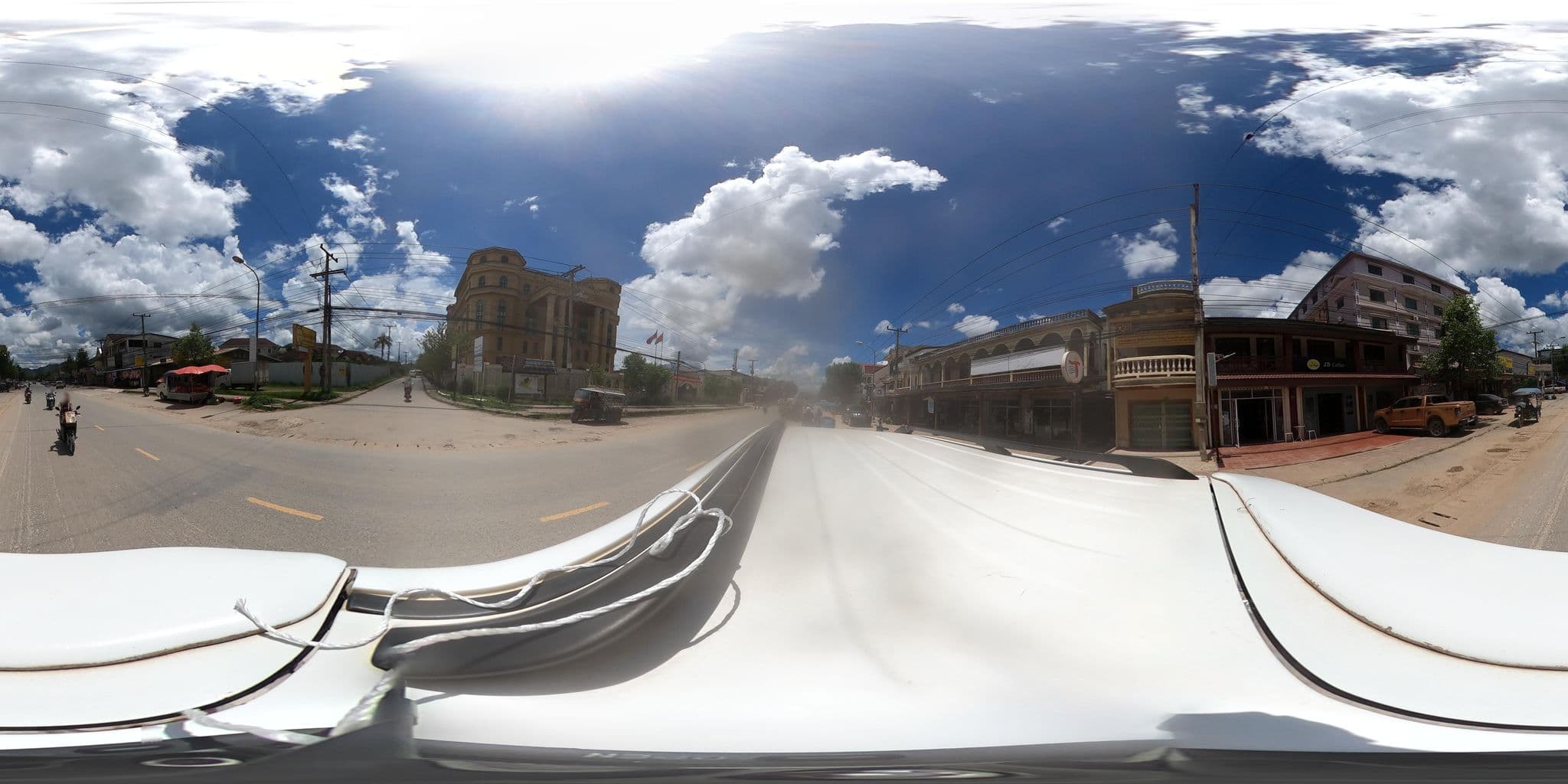 Street view near Jennida Guest House, Muang Phônsavan — © yuki_charo (CC BY-SA · Mapillary)
