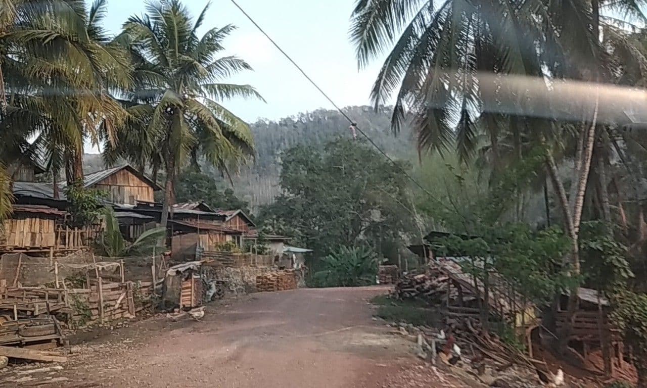 Street view near Large Fishing Village, Muang Hôngsa — © som888 (CC BY-SA · Mapillary)