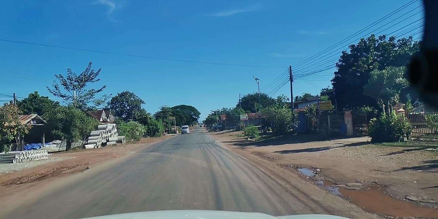 Street view near Aomchay Guesthouse, Thakhèk — © VIENGALOUN (CC BY-SA · Mapillary)