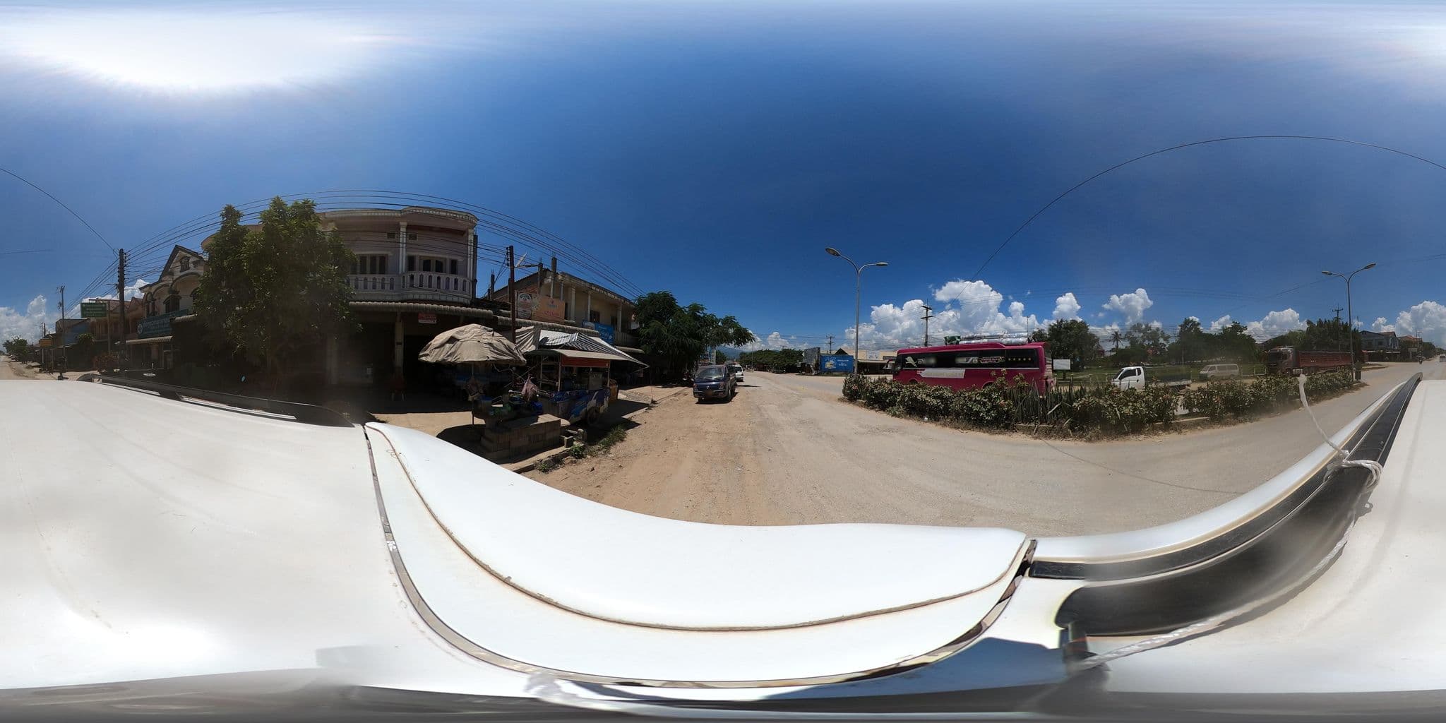 Street view near Sengdeuan Guest House, Ban Khangviang — © yuki_charo (CC BY-SA · Mapillary)