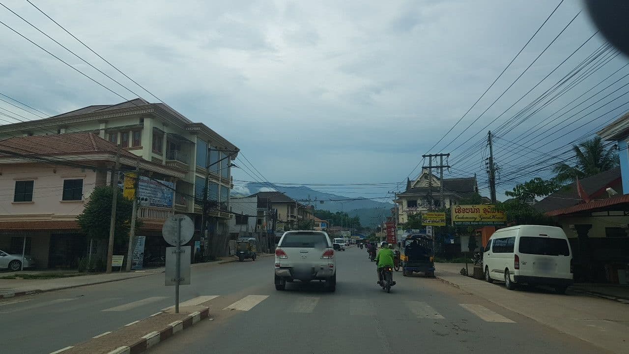 Street view near Oudomxay Guest House, Muang Xay — © mimivte (CC BY-SA · Mapillary)