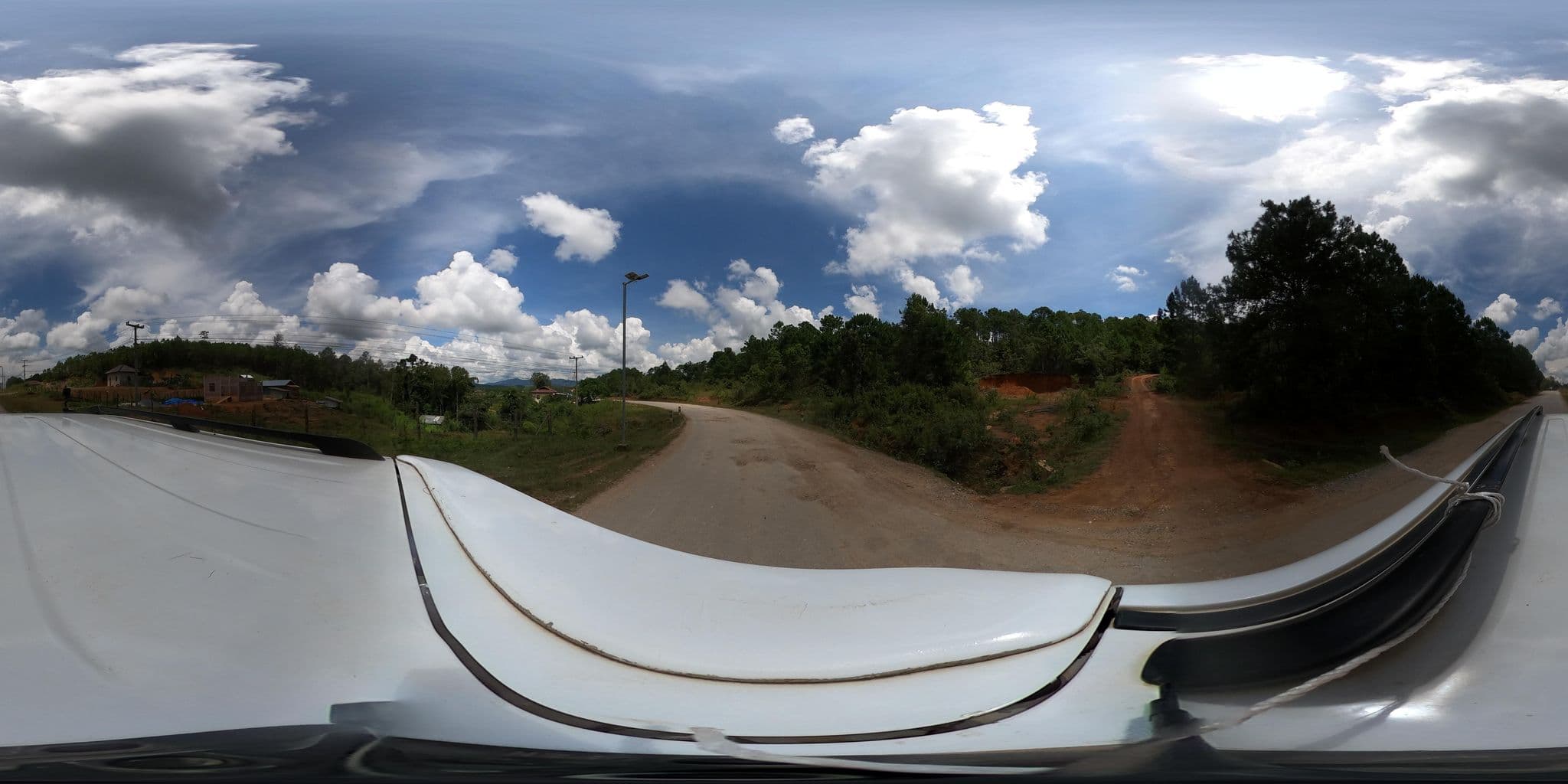 Street view near Mithouna guesthouse, Muang Phônsavan — © yuki_charo (CC BY-SA · Mapillary)