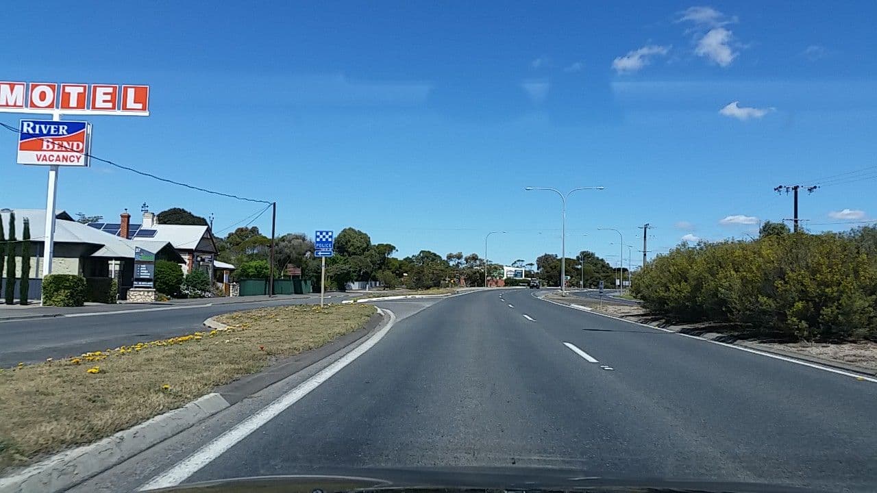 Street view near Motel Riverbend, Tailem Bend — © didz (CC BY-SA · Mapillary)