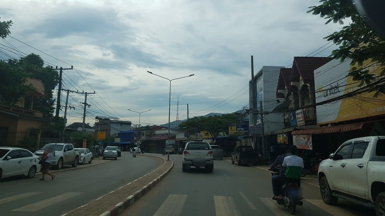 Street view near Dokbouadeng Guesthouse, Muang Xay — © mimivte (CC BY-SA · Mapillary)