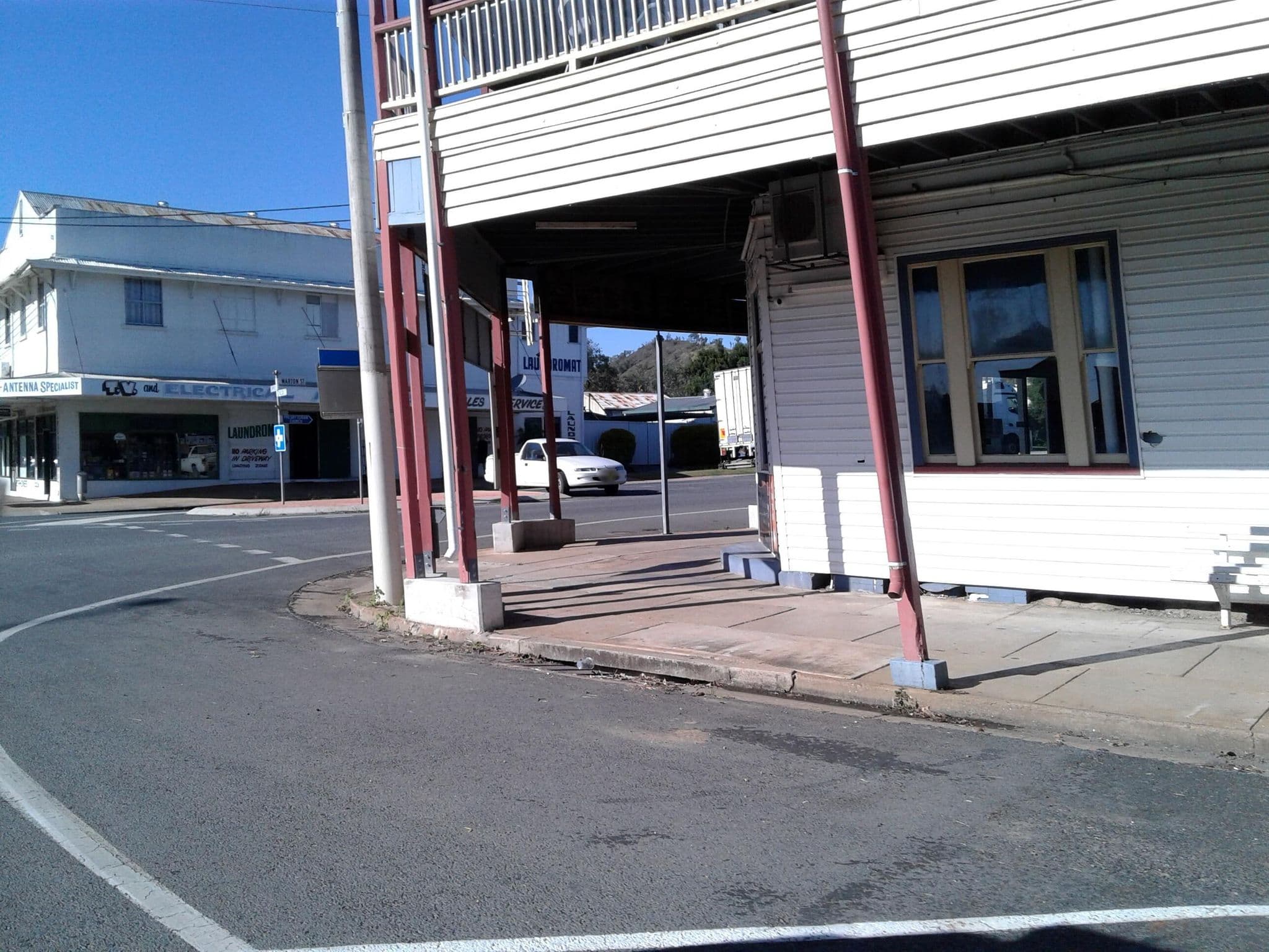 Street view near Gayndah Grand Hotel, Gayndah — © bob3bob3 (CC BY-SA · Mapillary)