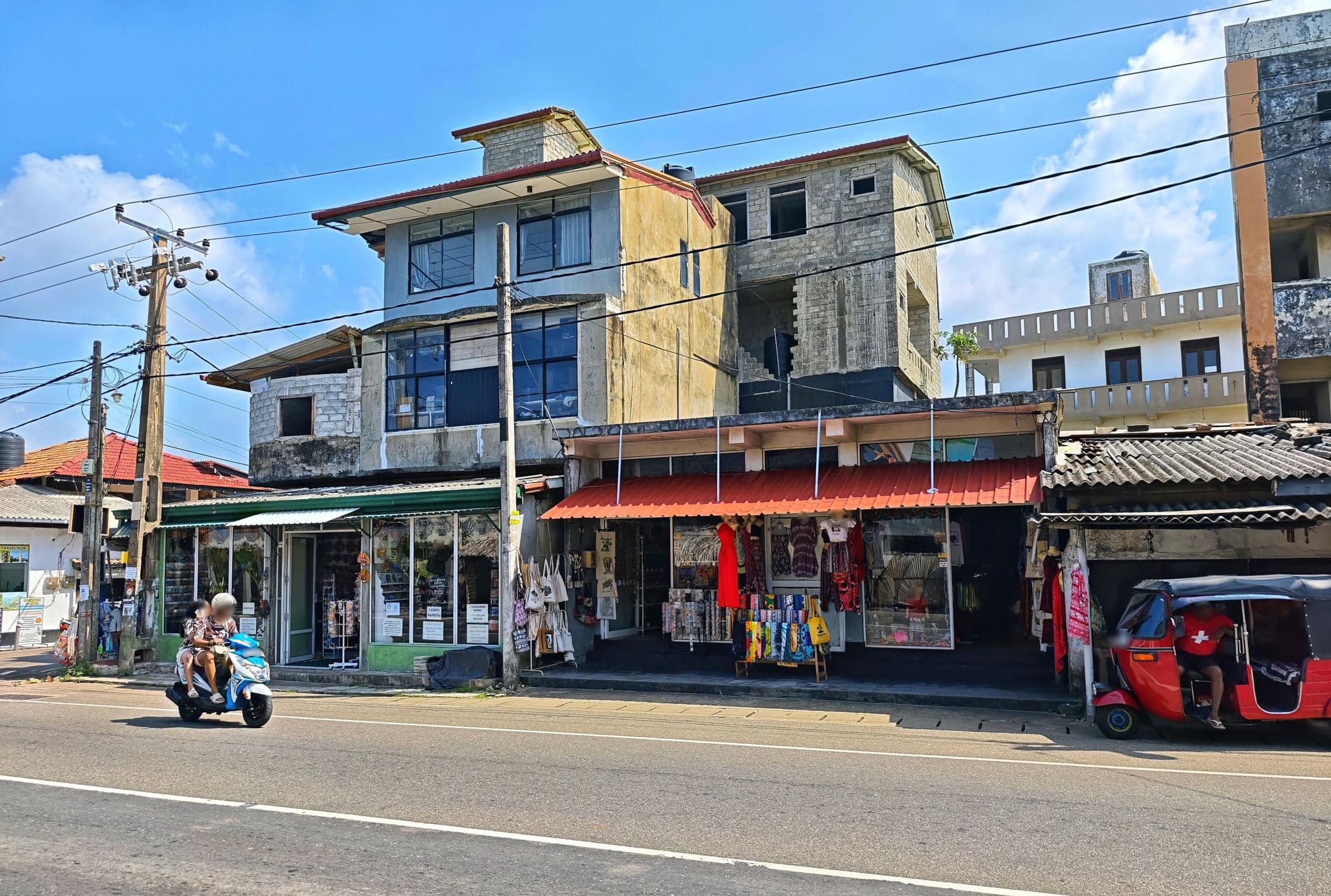 Street view near Coral Rock by Bansei, Hikkaduwa