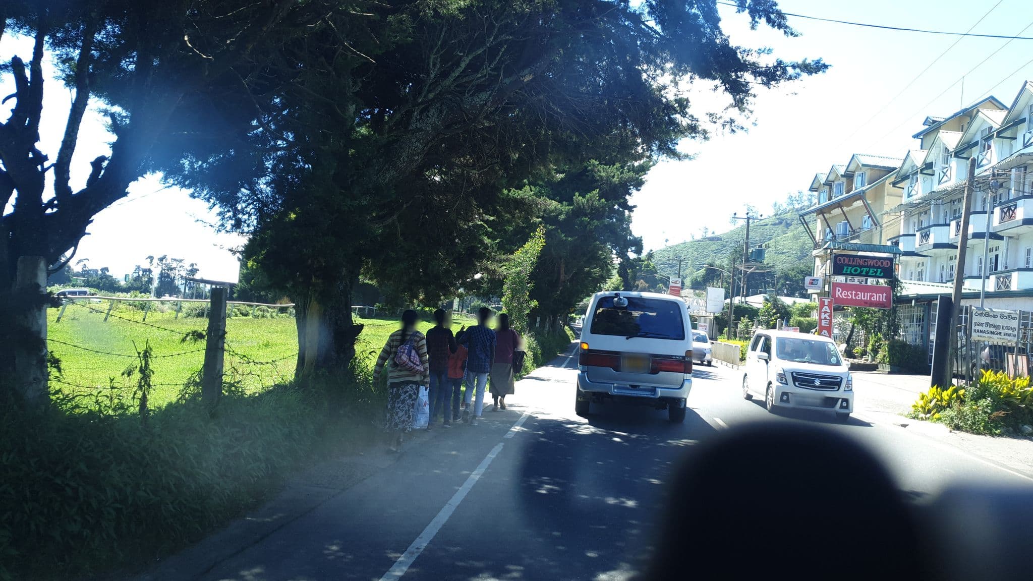 Street view near Collingwood, Nuwara Eliya