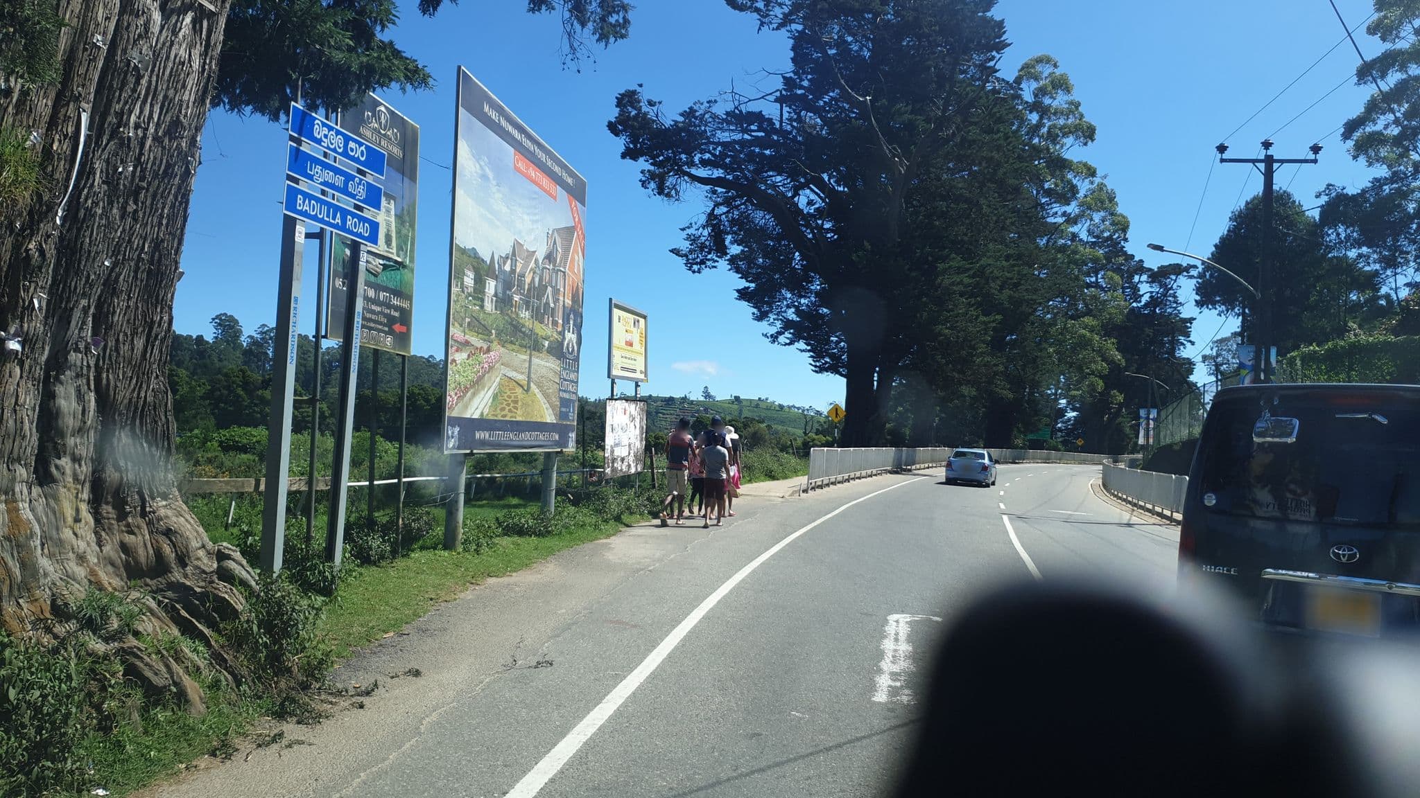 Street view near Kings, Nuwara Eliya